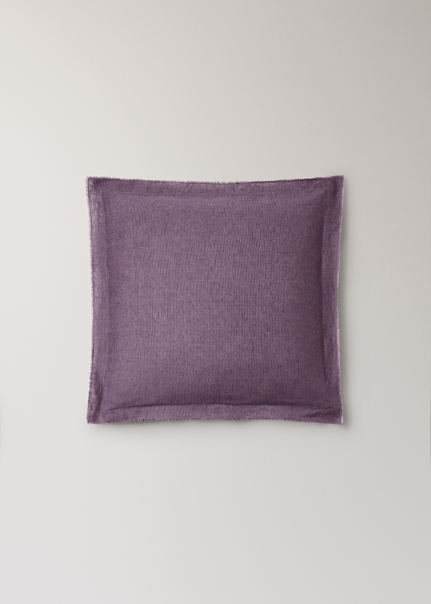 Linen cushion cover with topstitch finish 50x50 cm - Article without model