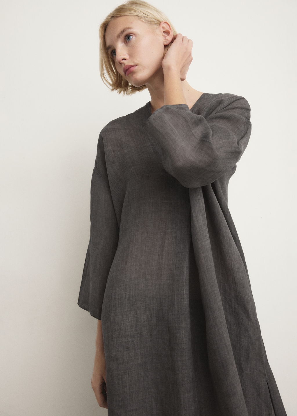 100% ramie kaftan with an overdyed effect