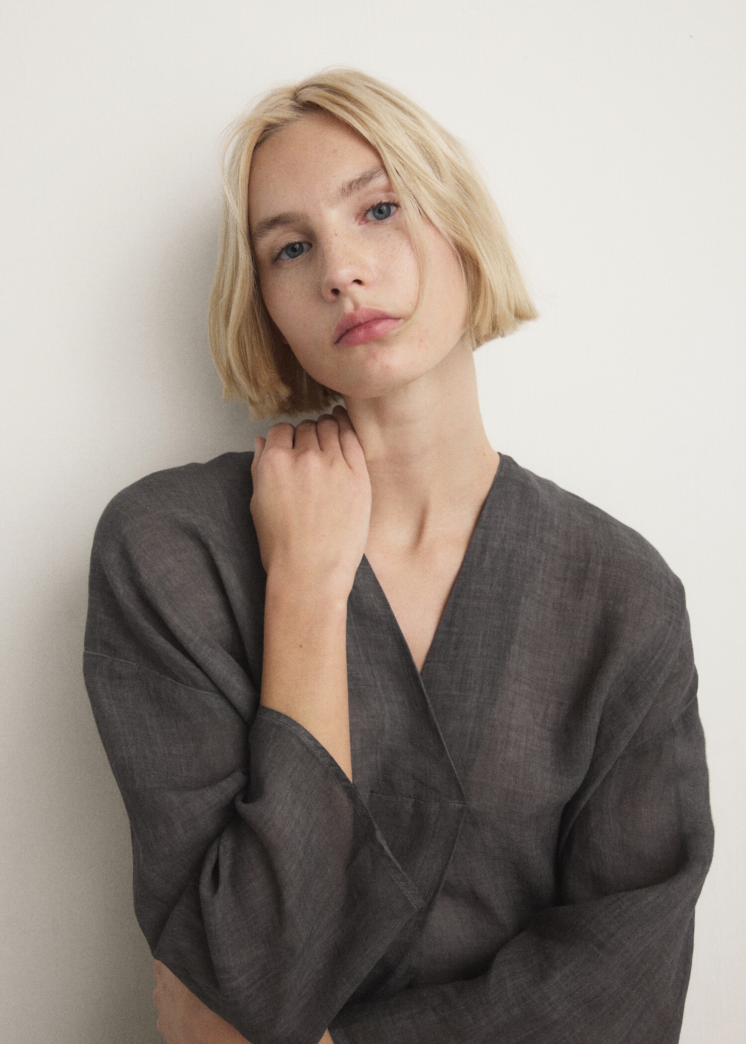 100% ramie kaftan with an overdyed effect - Details of the article 1