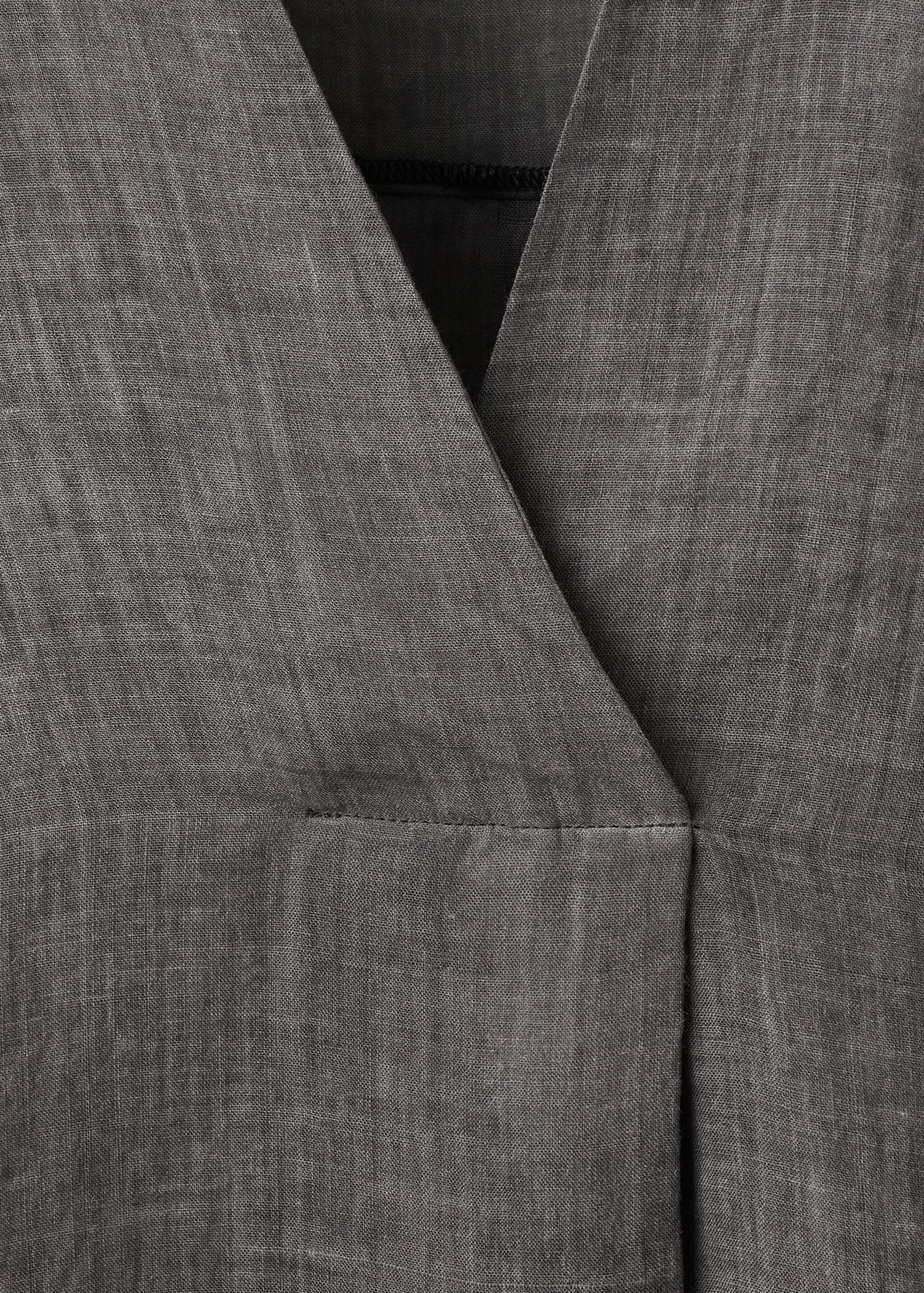 100% ramie kaftan with an overdyed effect - Details of the article 8, Charcoal. Ref: 27033321-00.