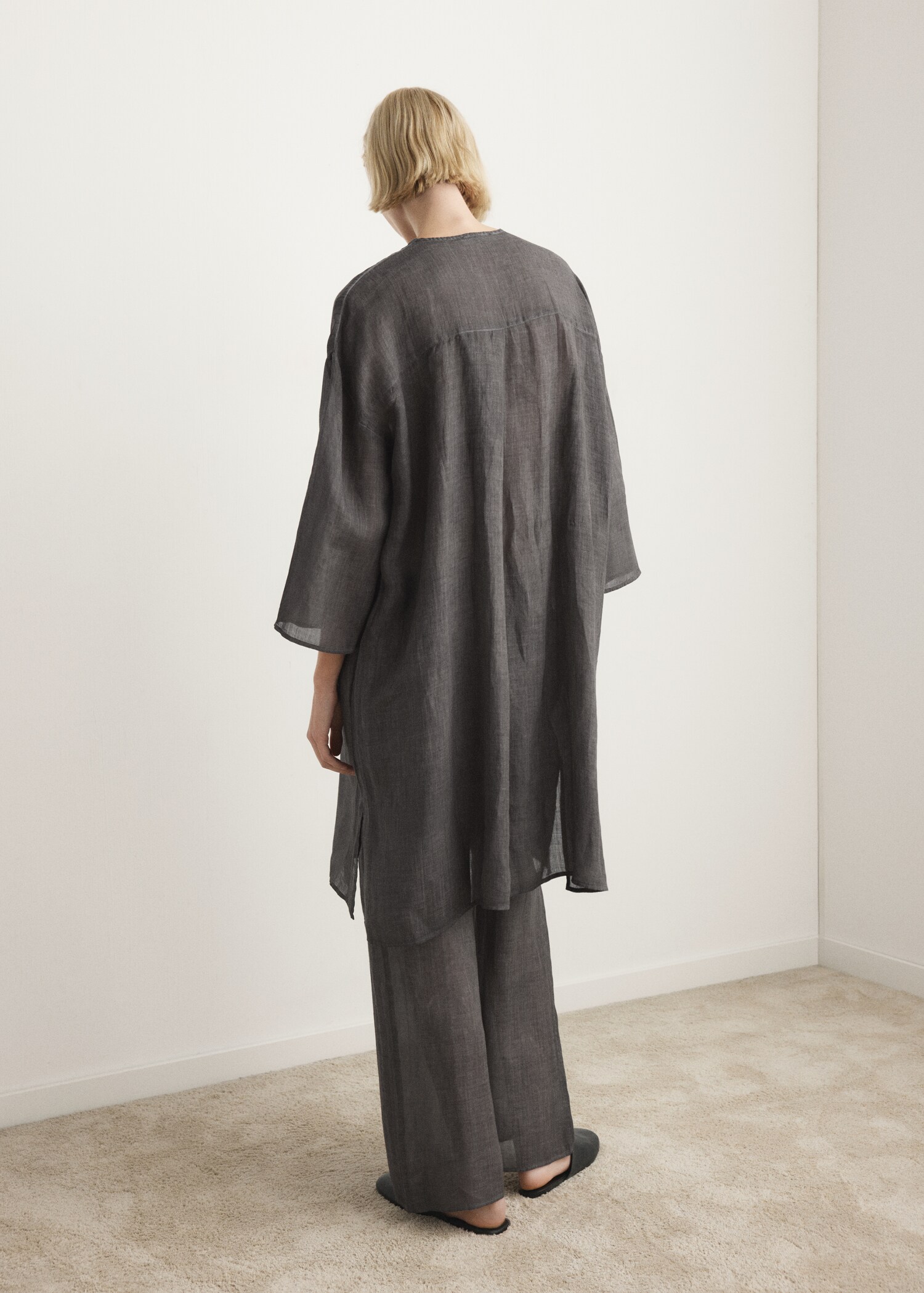 100% ramie kaftan with an overdyed effect - Reverse of the article