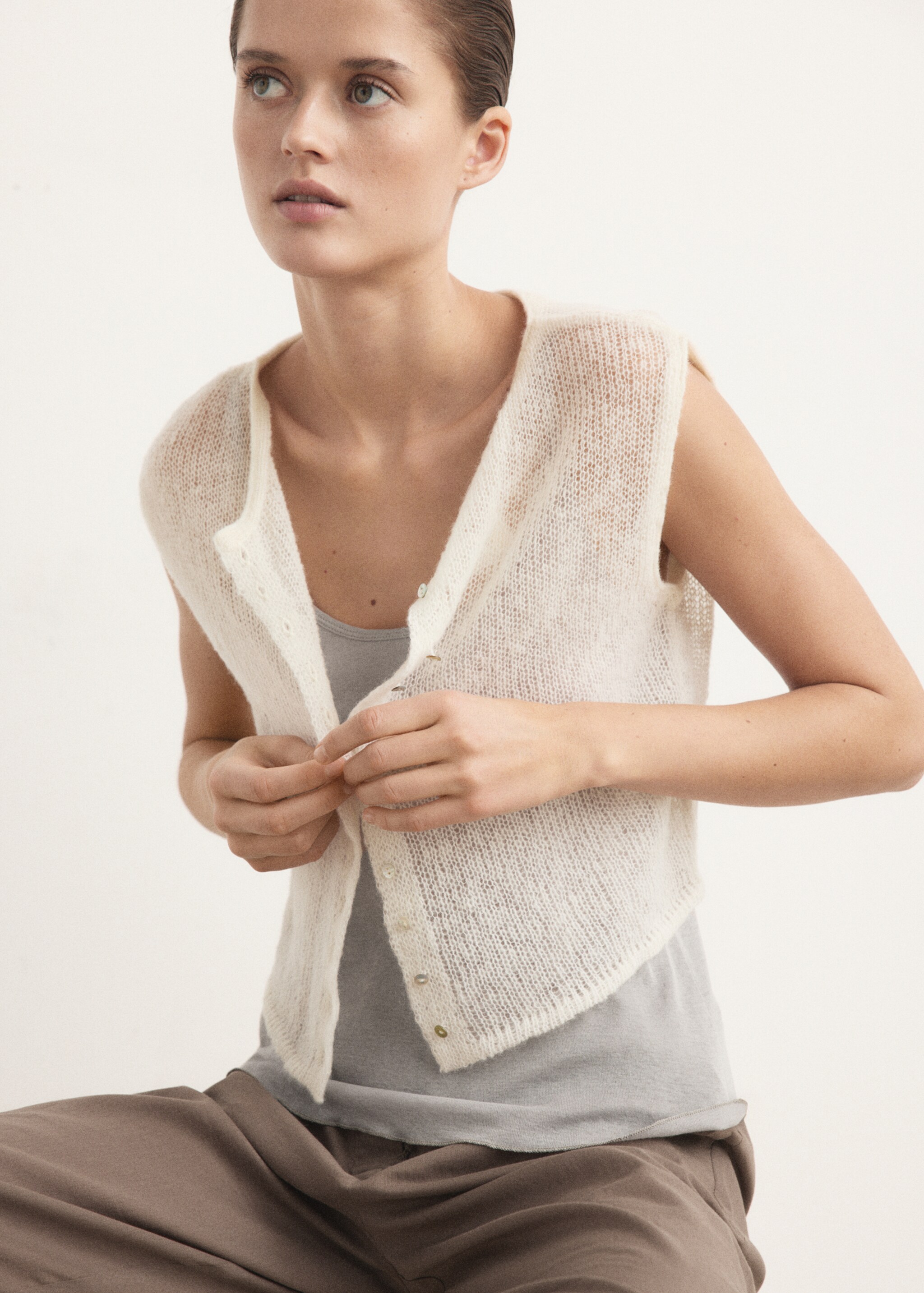 Cotton top with straps - Details of the article 2, Light/Pastel Grey. Ref: 27033334-00.