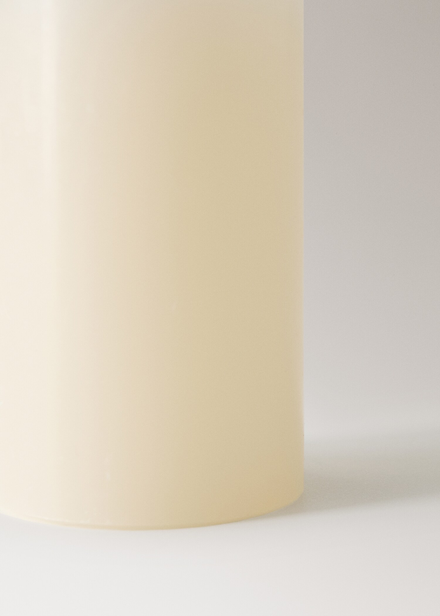 Small cylindrical decorative candle - Details of the article 2