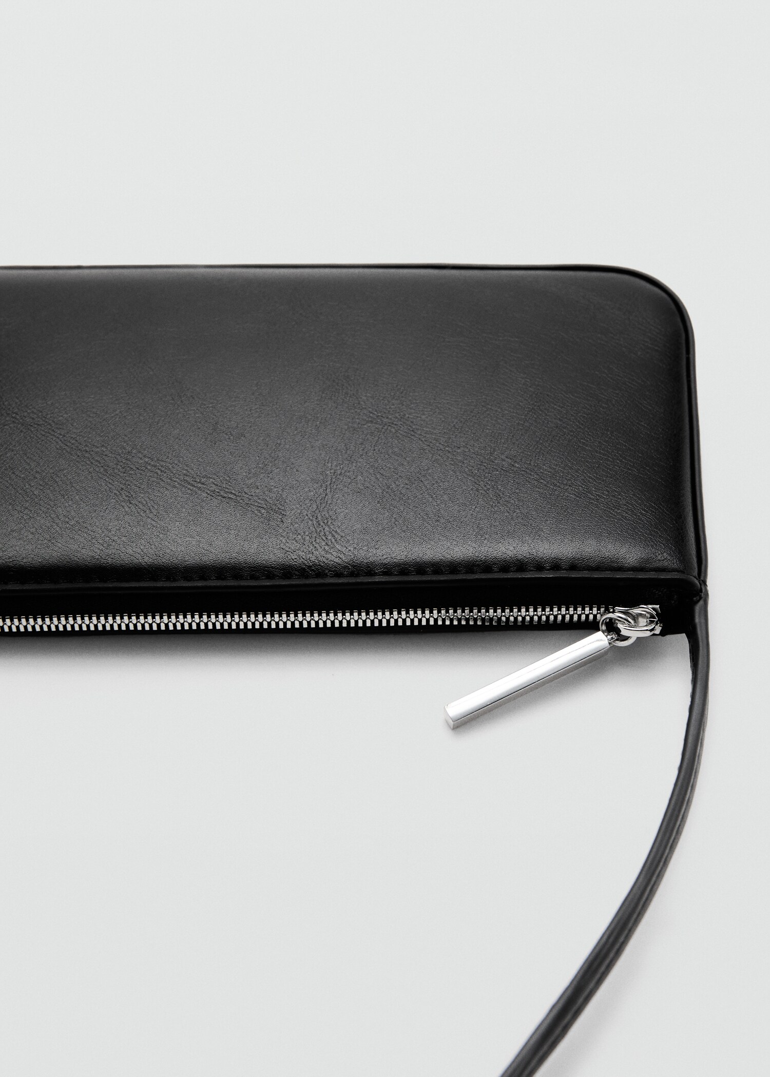 Shoulder bag with zip - Details of the article 2