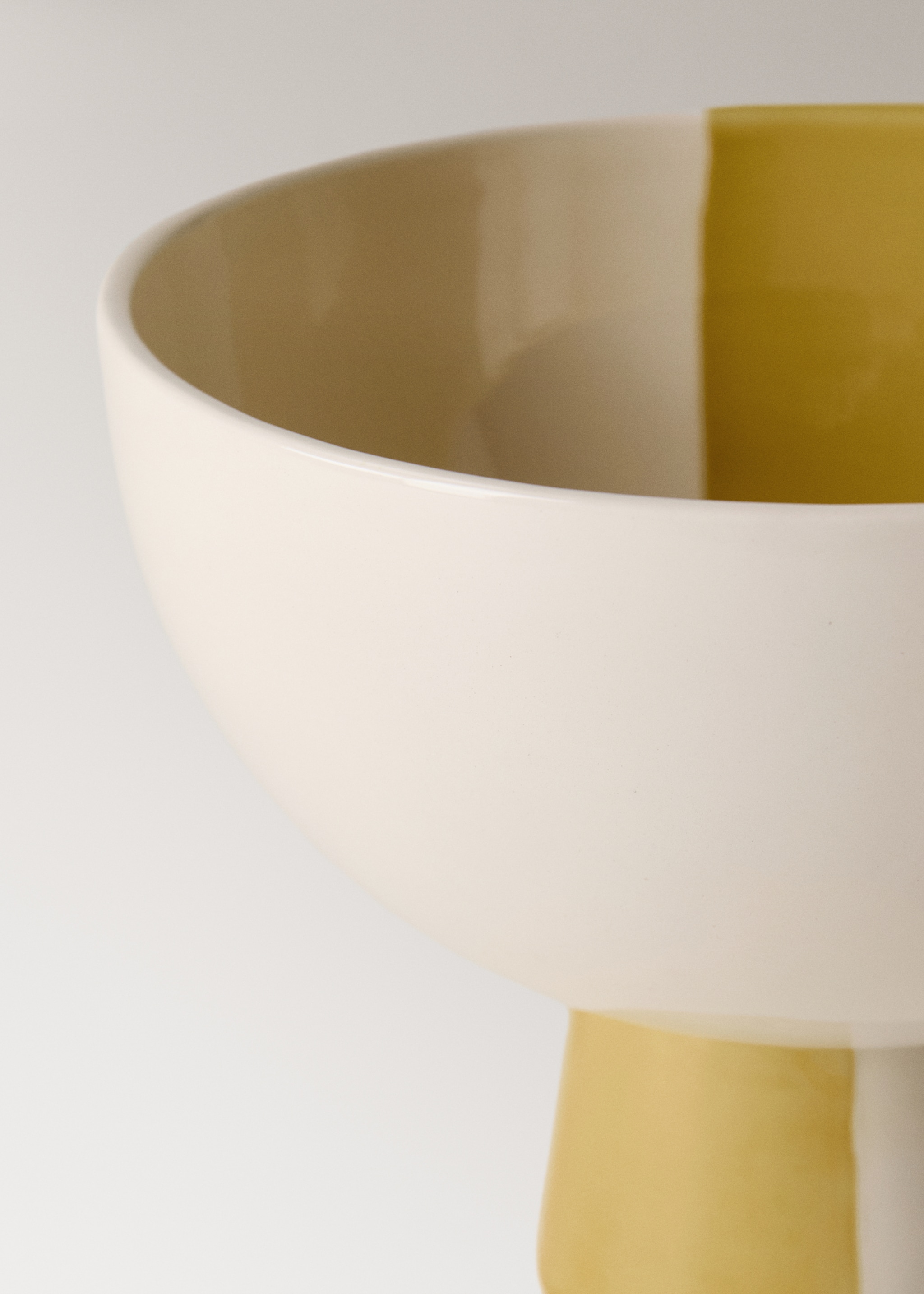 Large two-tone ceramic pedestal bowl - Details of the article 1, Yellow. Ref: 27033345-00.