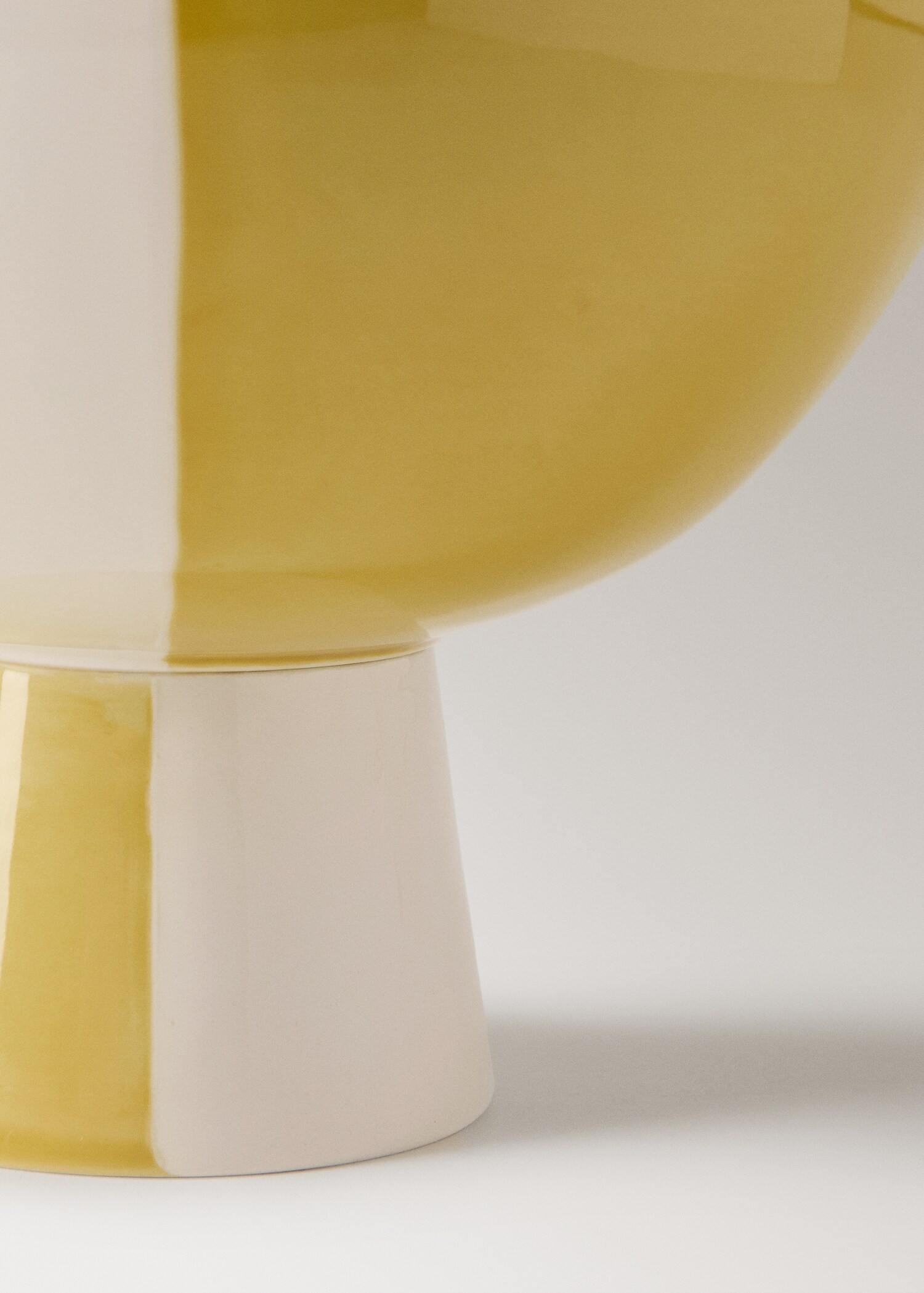 Large two-tone ceramic pedestal bowl - Details of the article 2