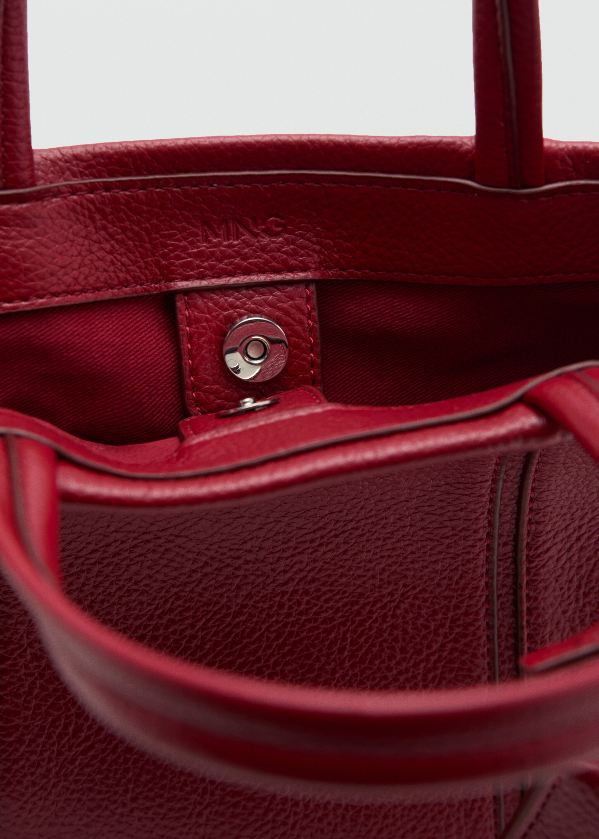 Mini rectangular handbag with handles - Details of the article 2, Red. Ref: 27033727-00.