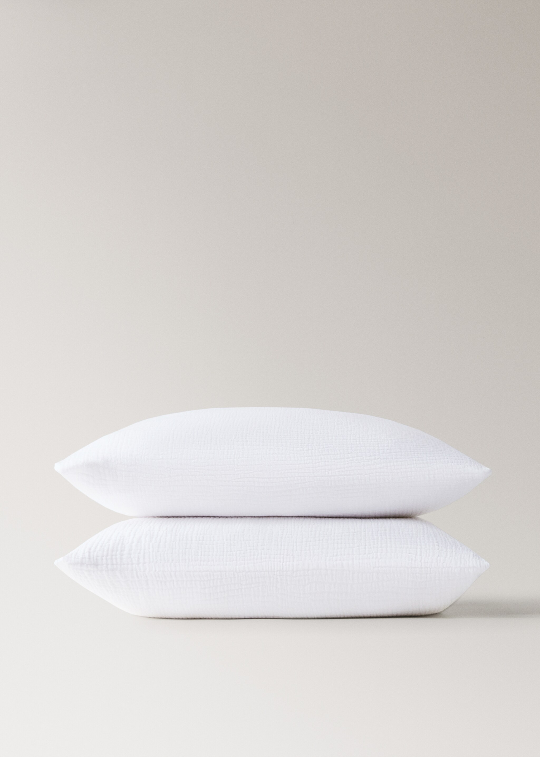 Zwei Kissenbezüge aus Baumwollgaze 60x60 cm - Detail des Artikels 1, Cremeweiß. Ref: 27033735-00.
