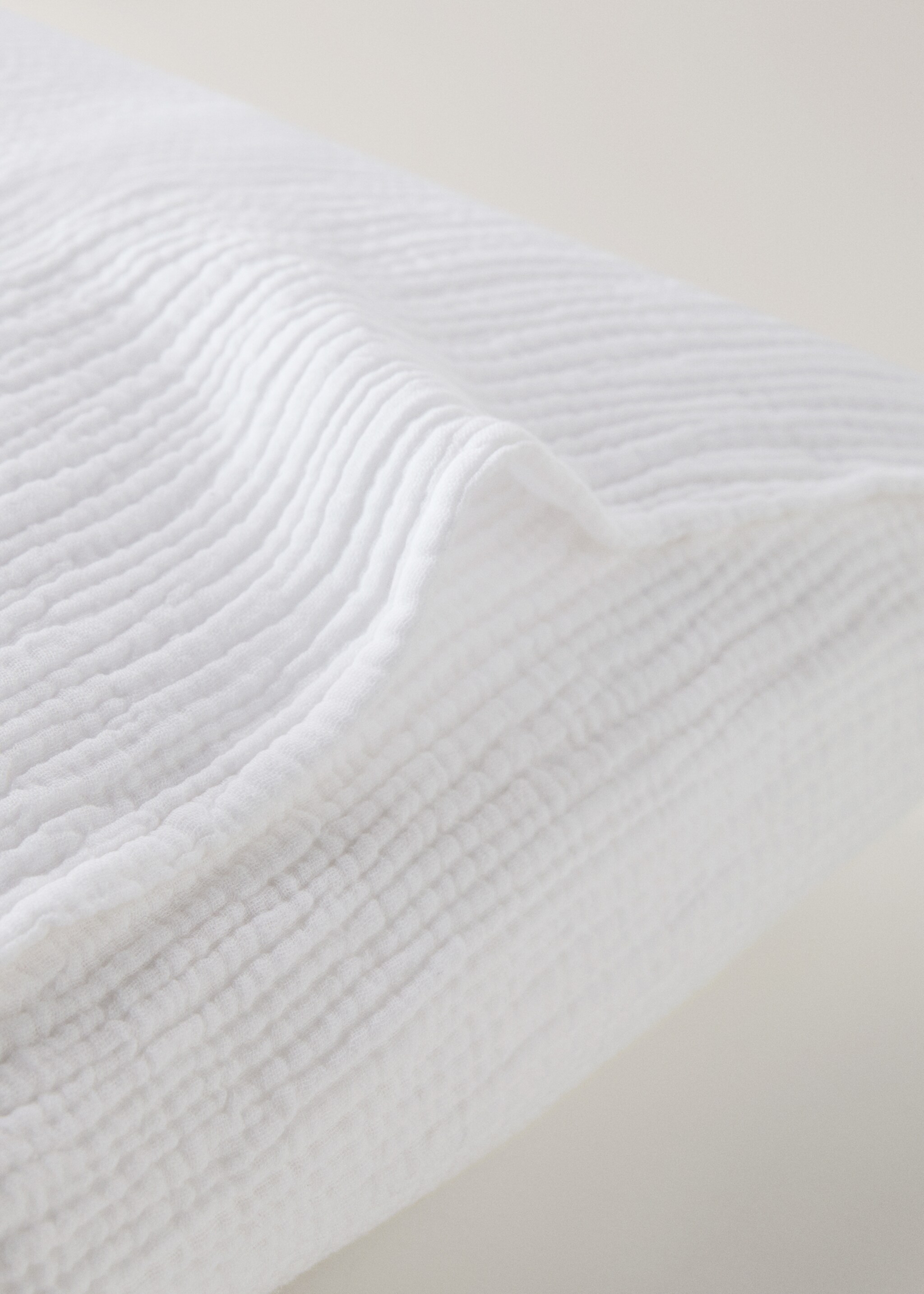 Zwei Kissenbezüge aus Baumwollgaze 60x60 cm - Detail des Artikels 2, Cremeweiß. Ref: 27033735-00.