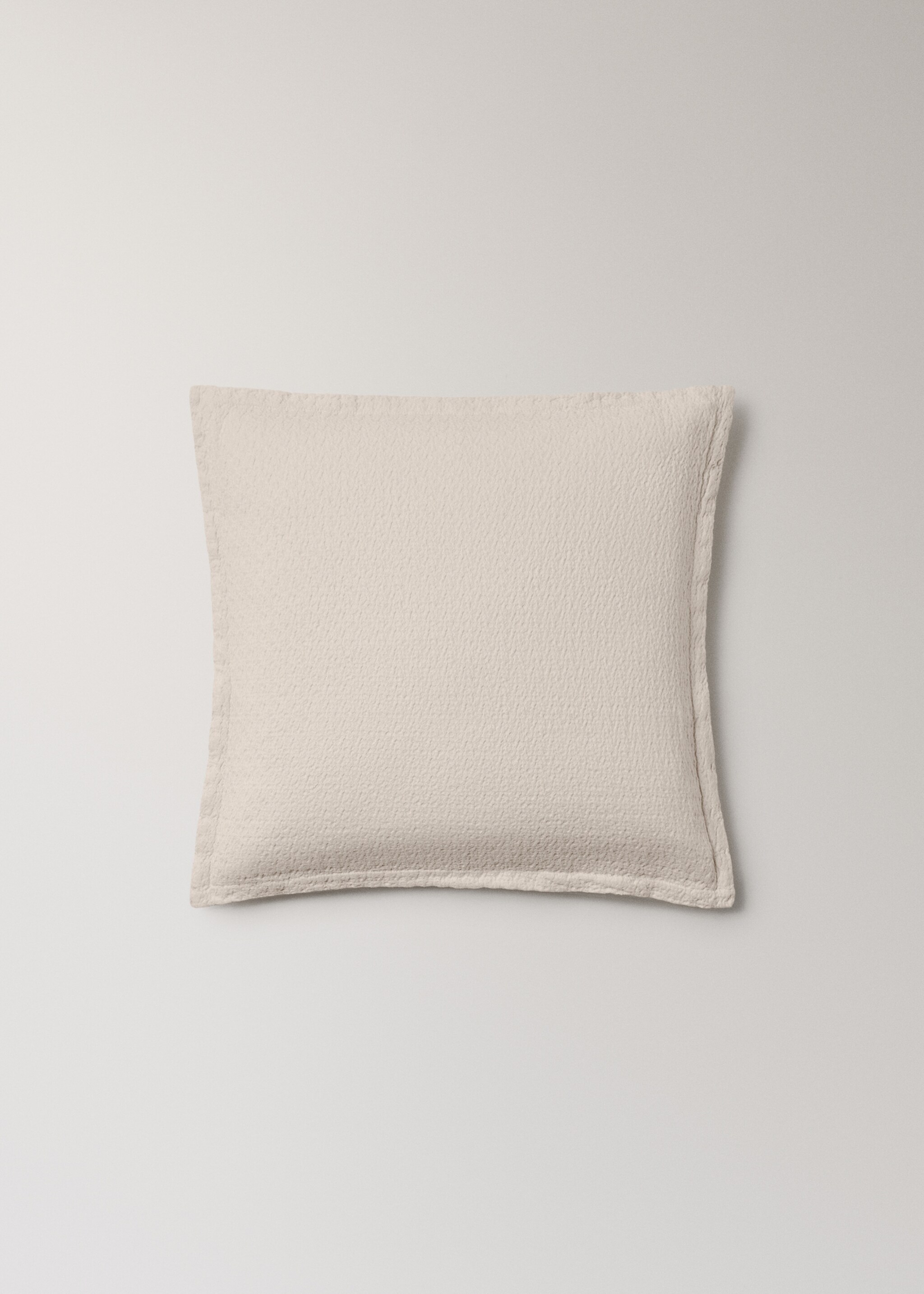 Cotton bed cushion cover with fine texture garment dye 50x50 cm - Article without model, Vanilla. Ref: 27033743-00.