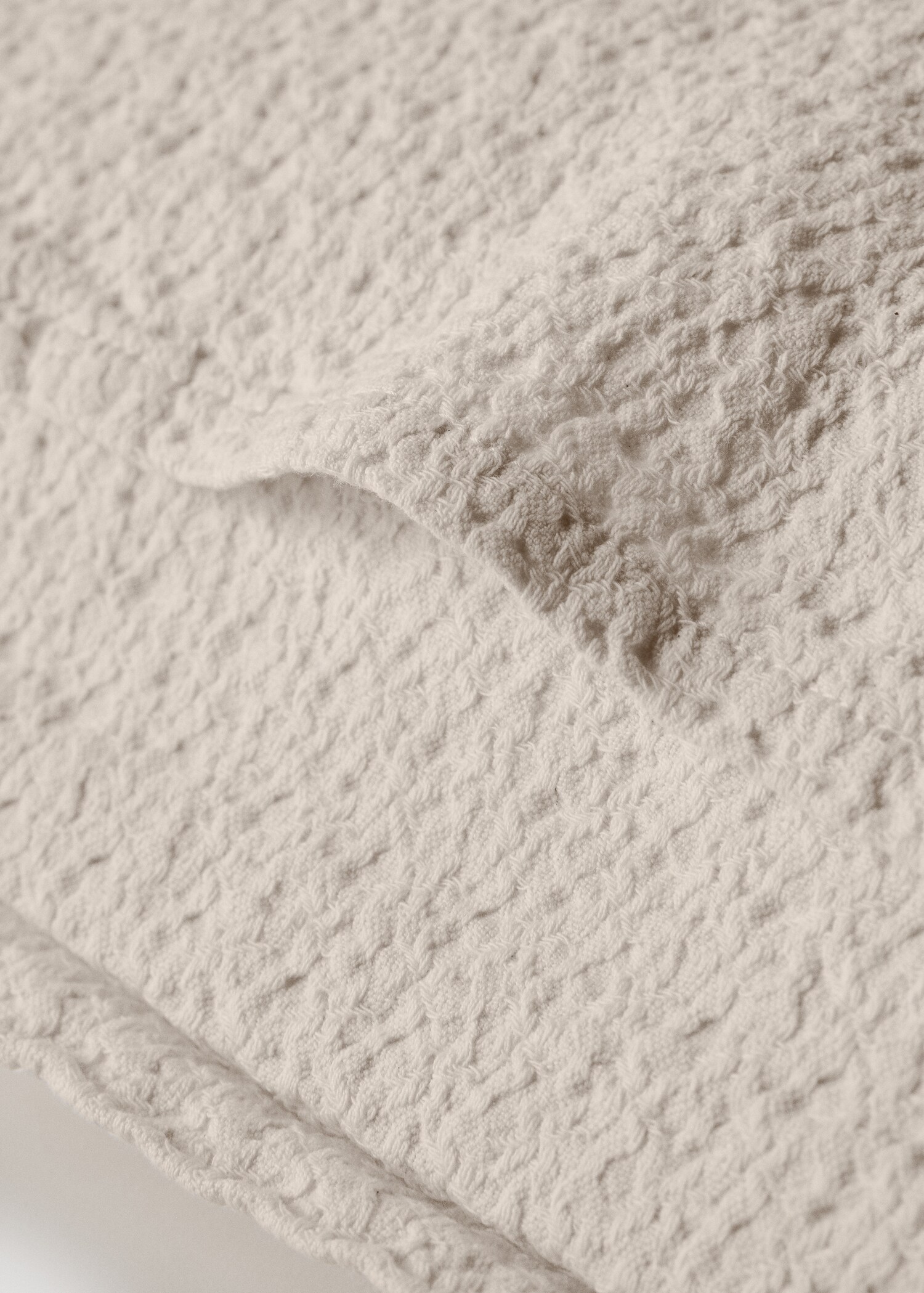 Cotton bed cushion cover with fine texture garment dye 50x50 cm - Details of the article 2