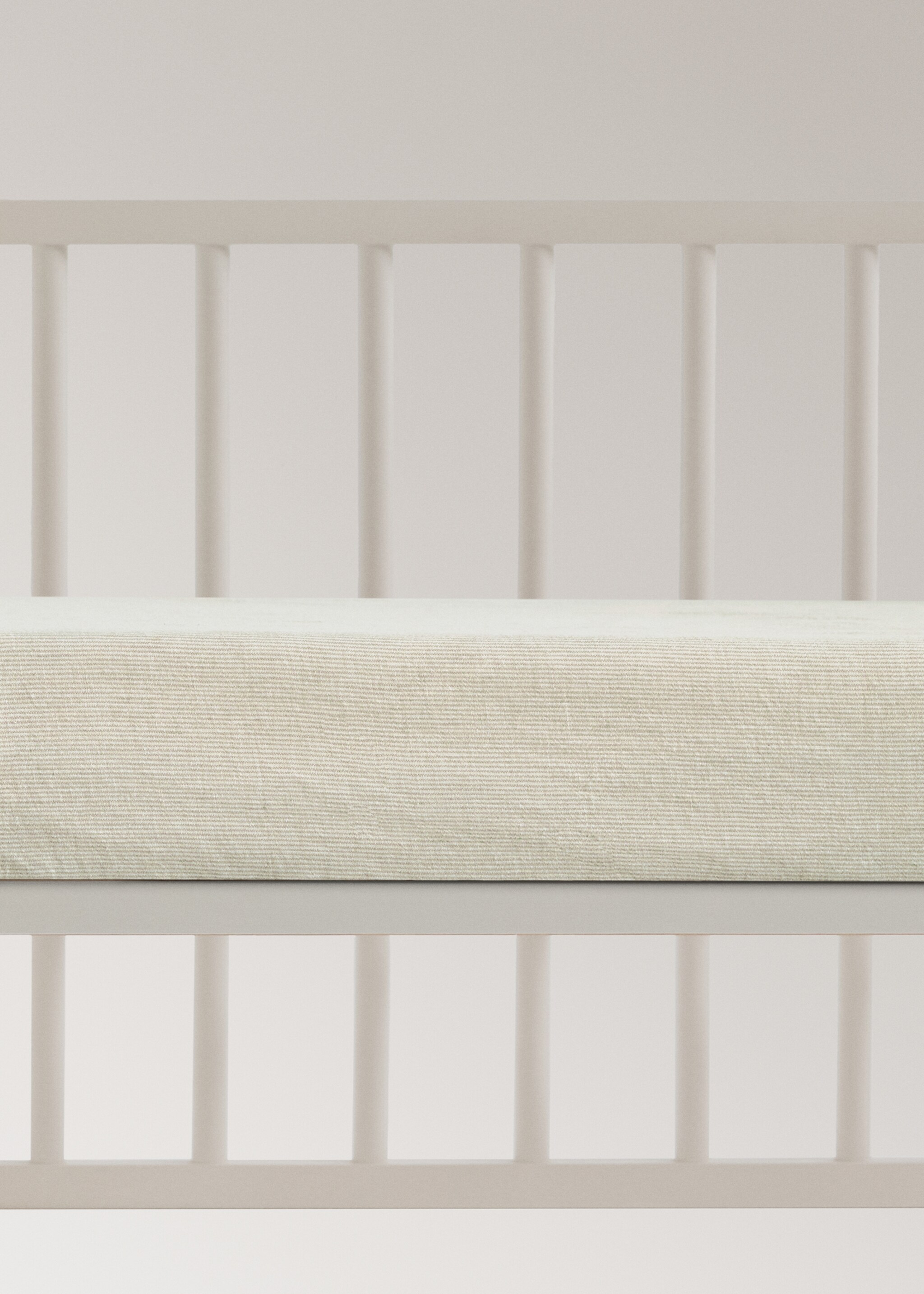 Spannbettlaken für Babybett aus Baumwoll-Leinen mit Streifen - Artikel ohne Model, Sandfarben. Ref: 27034071-00.