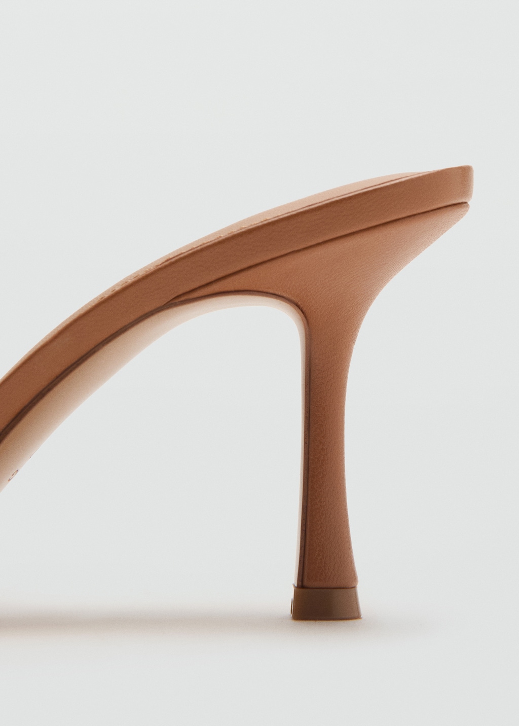 Pointed-heel sandals - image 3