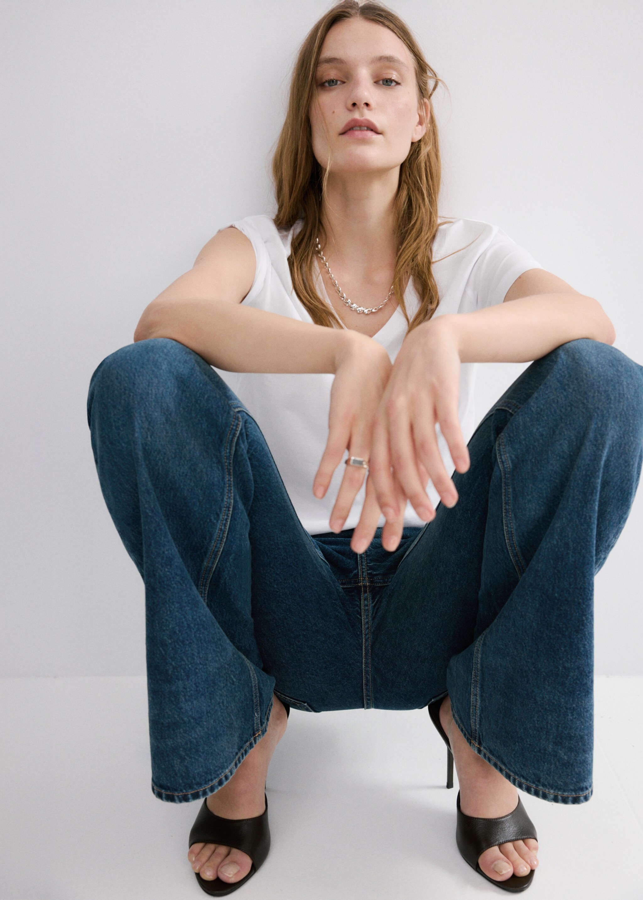 تي شيرت قطني بتصميم رقبة على شكل حرف V - تفاصيل المنتج 2, أبيض. Ref: 27034091-00.