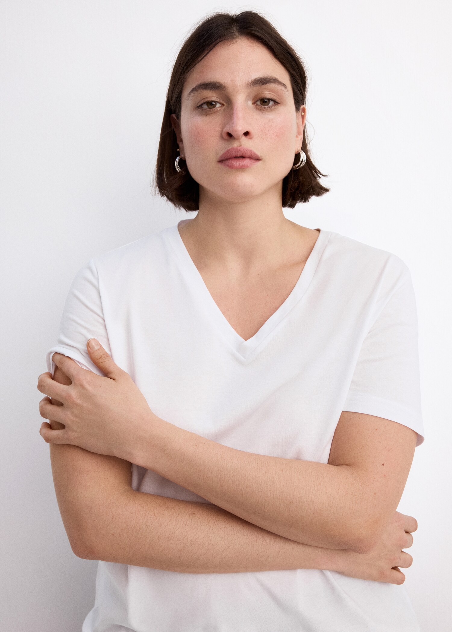 تي شيرت قطني بتصميم رقبة على شكل حرف V - تفاصيل المنتج 5