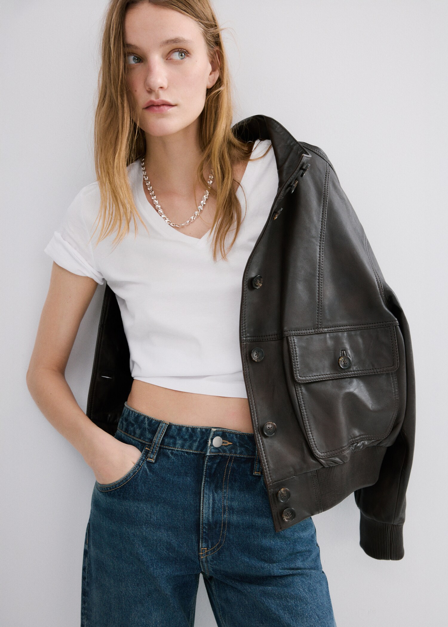 تي شيرت قطني بتصميم رقبة على شكل حرف V - تفاصيل المنتج 6