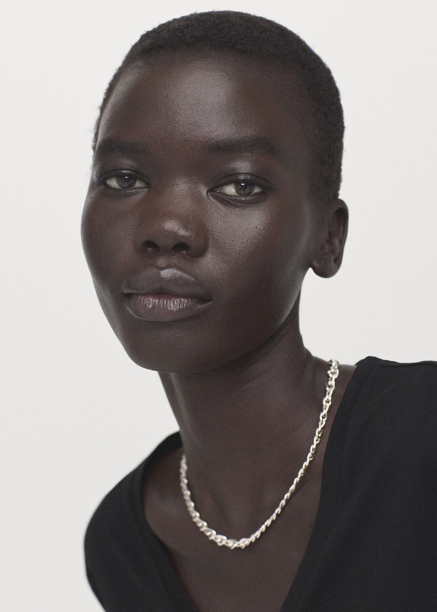 تي شيرت قطني بتصميم رقبة على شكل حرف V - رؤية وسط