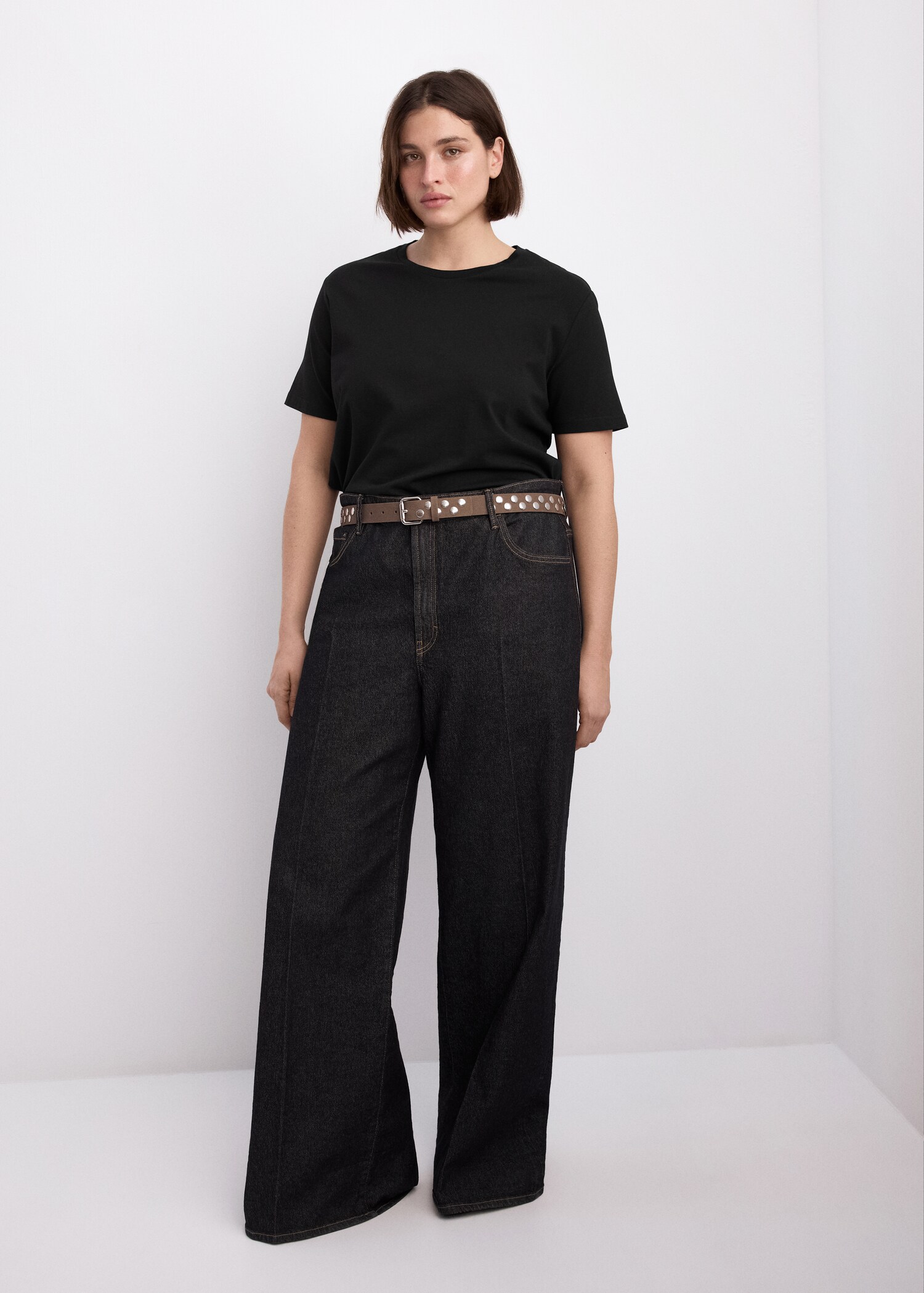 تي شيرت قطني بتصميم رقبة على شكل حرف V - تفاصيل المنتج 3