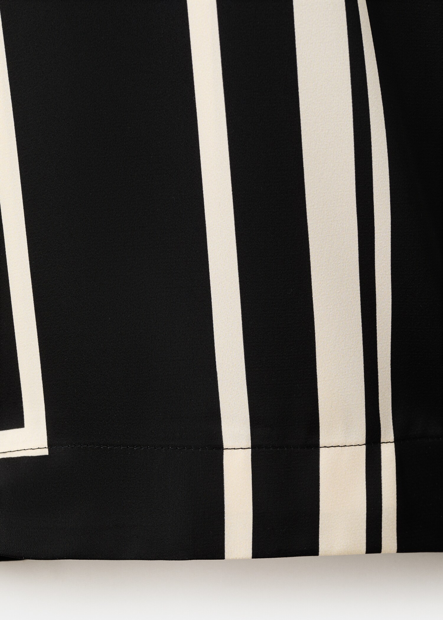 Satin printed trousers - Details of the article 0