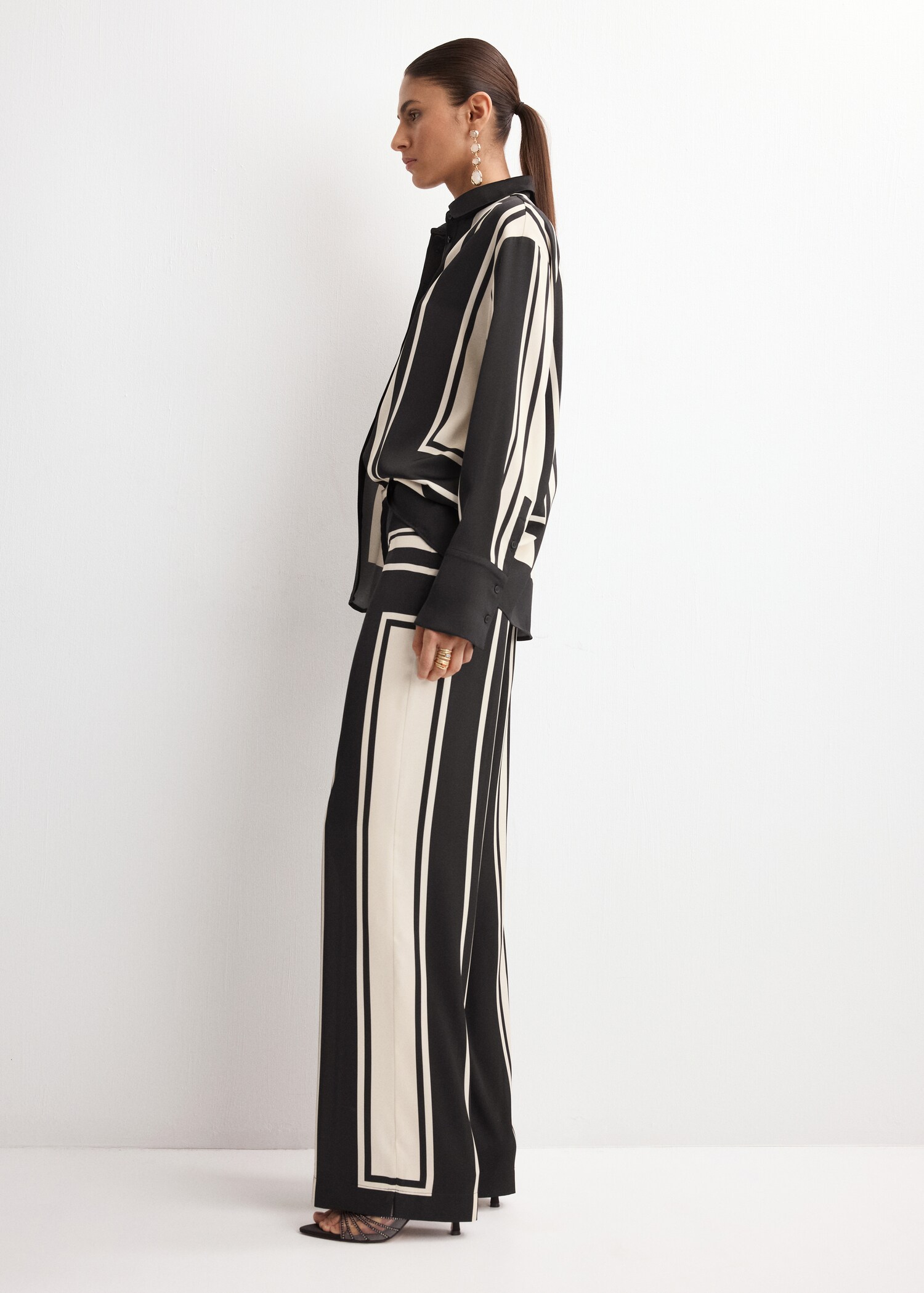 Satin printed trousers - Details of the article 1