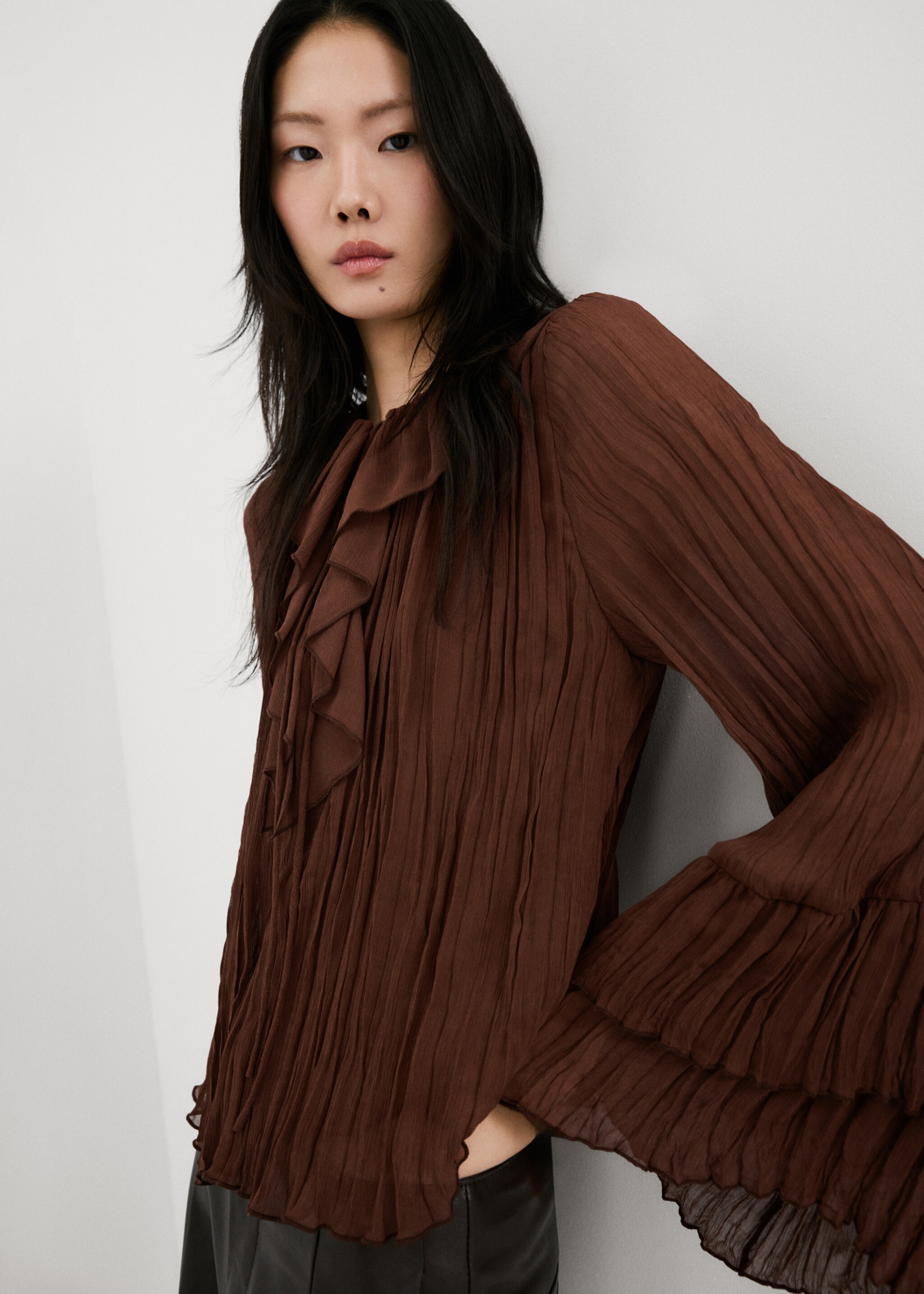 بلوزة شيفون مكشكشة - تفاصيل المنتج 2, بني. Ref: 27034100-00.