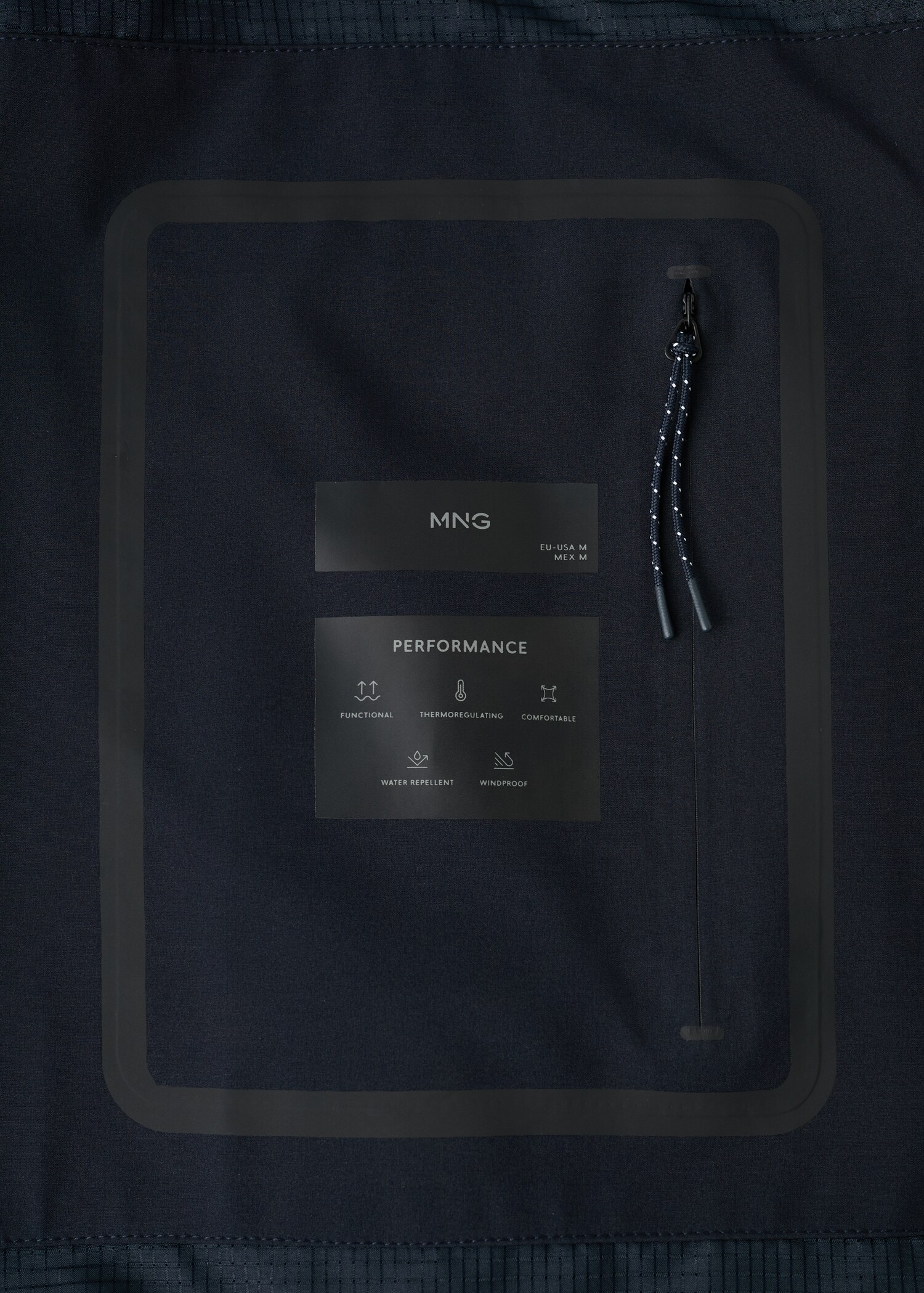 Water-repellent jacket with pockets - Details of the article 0