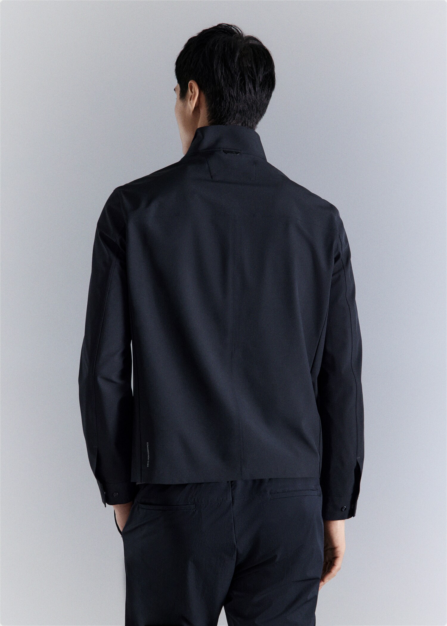 Water-repellent jacket with pockets - Reverse of the article