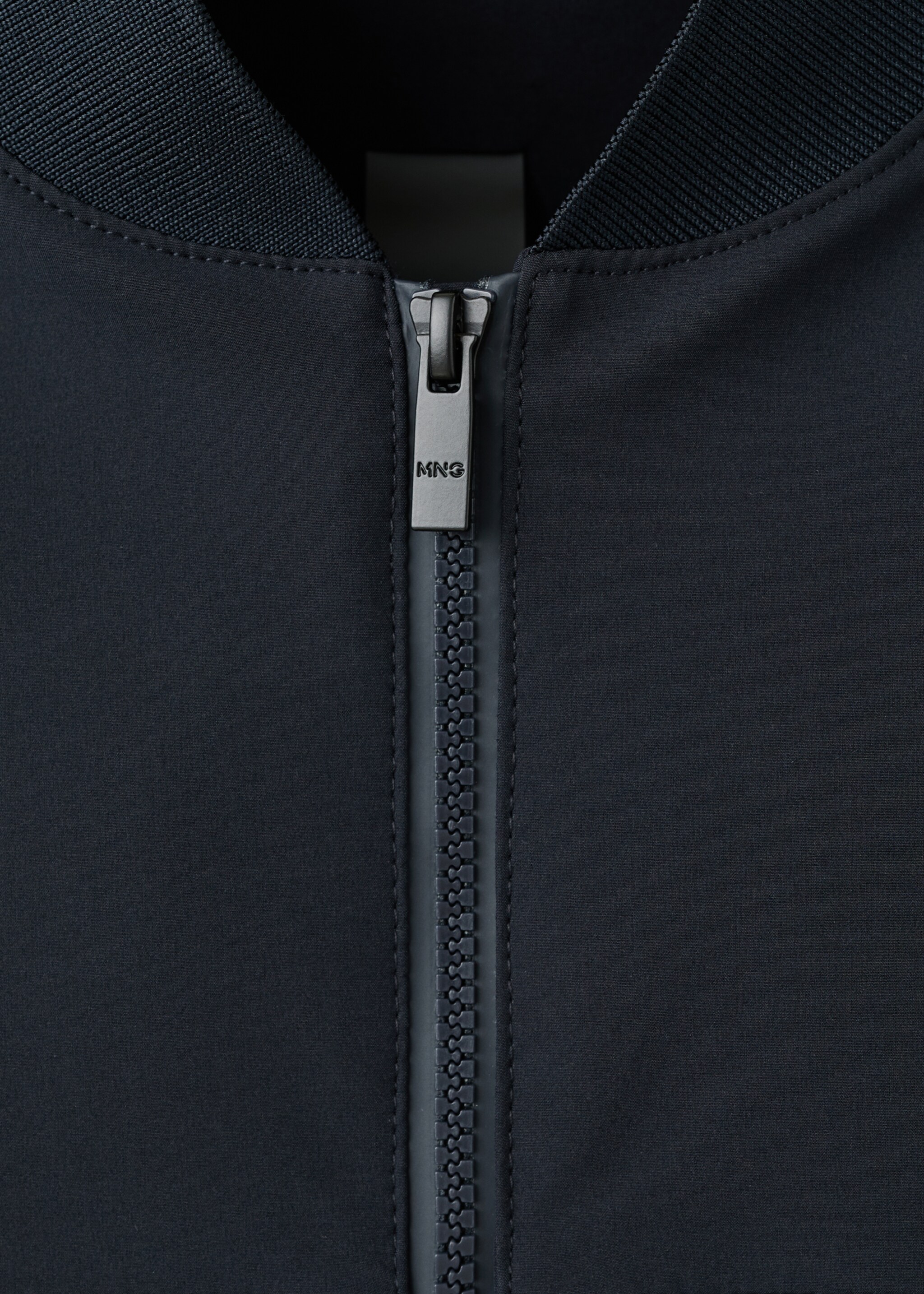 Jaqueta bomber water-repellent - Detall de l'article 8, Blau marí. Ref: 27034408-00.