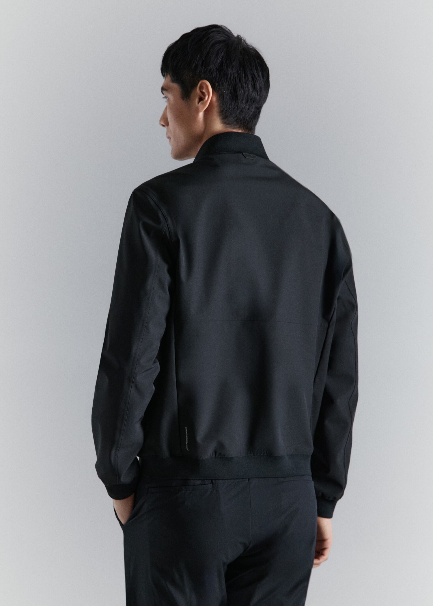 Water-repellent bomber jacket - Reverse of the article