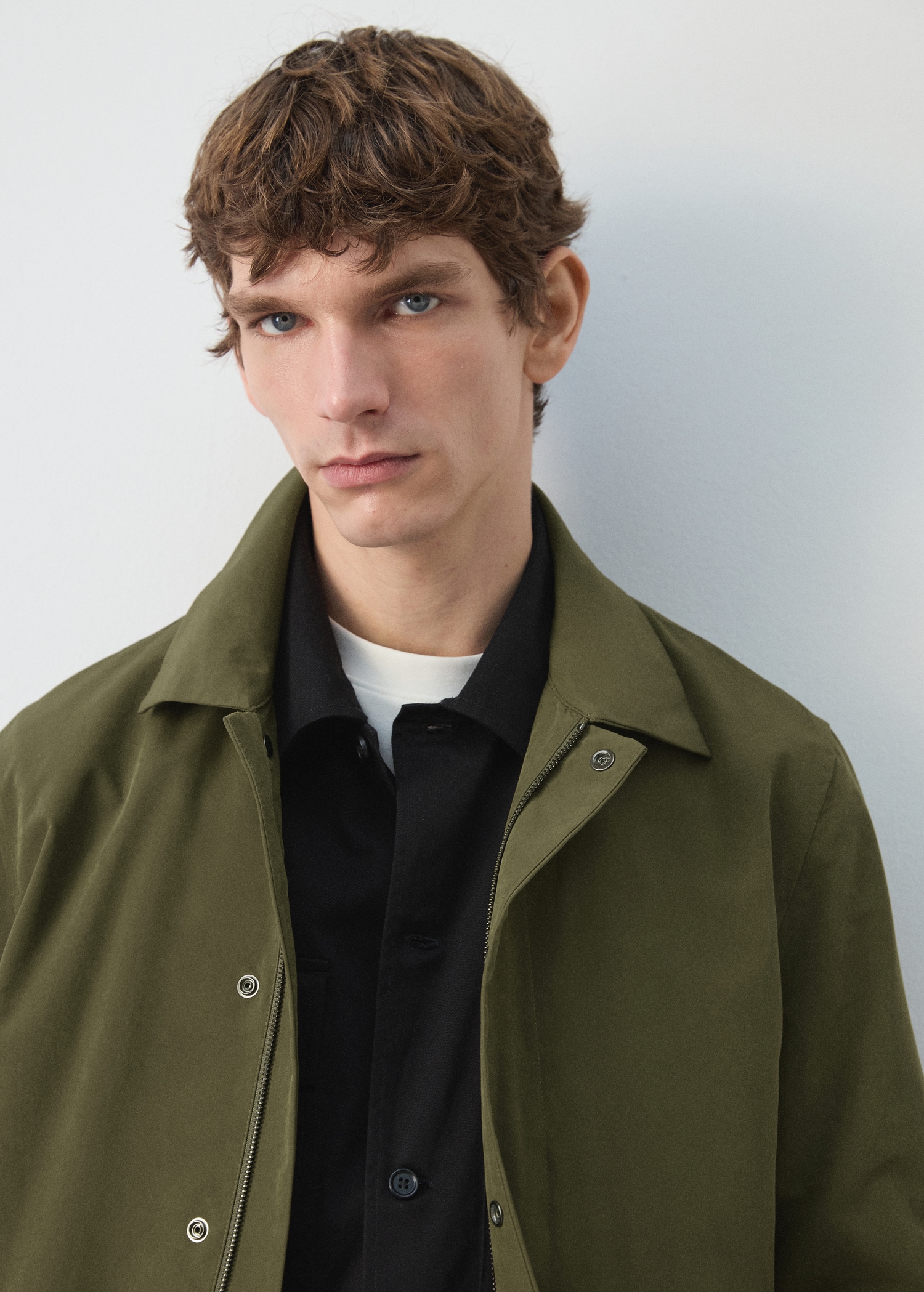 Parca repelente de água com capuz removível - Pormenor do artigo 1