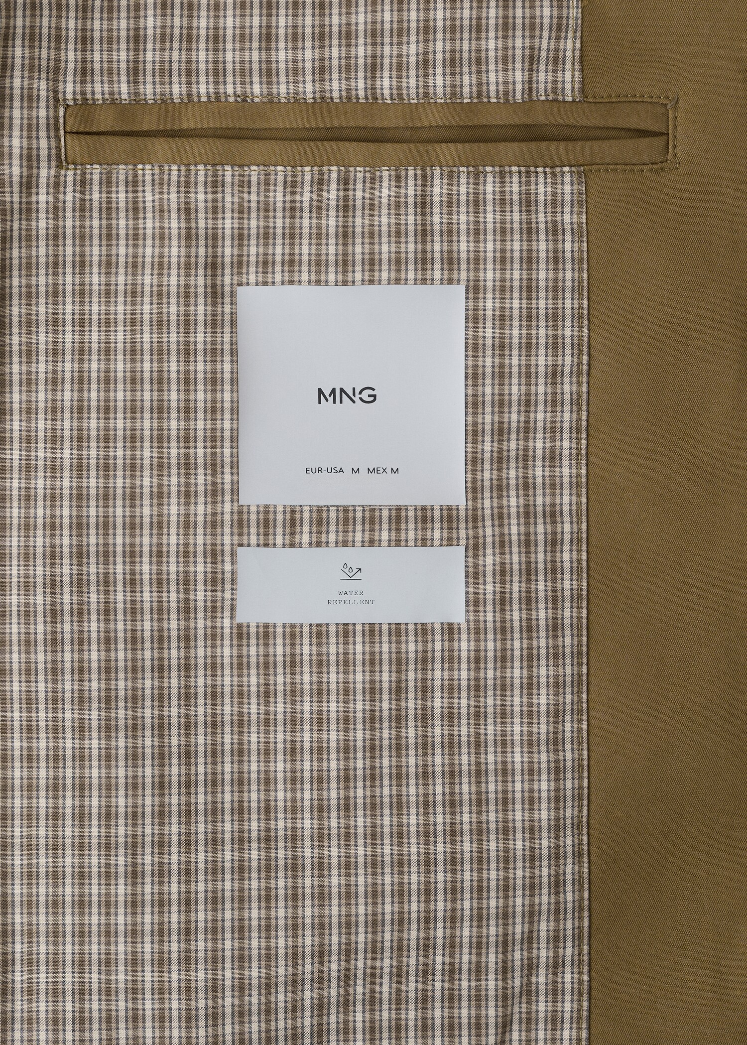 Water-repellent parka with pockets - Details of the article 0