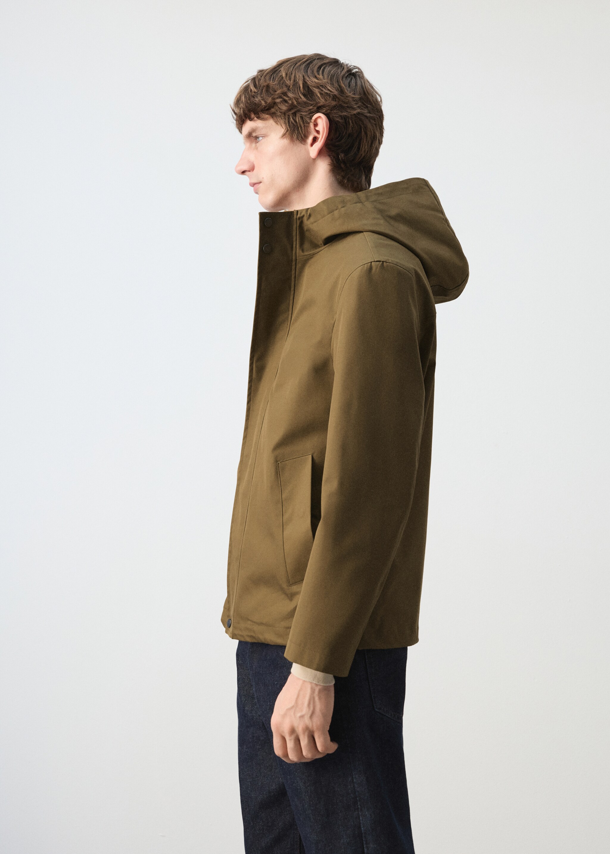 Water-repellent parka with pockets - Details of the article 2, Ochre. Ref: 27034410-00.