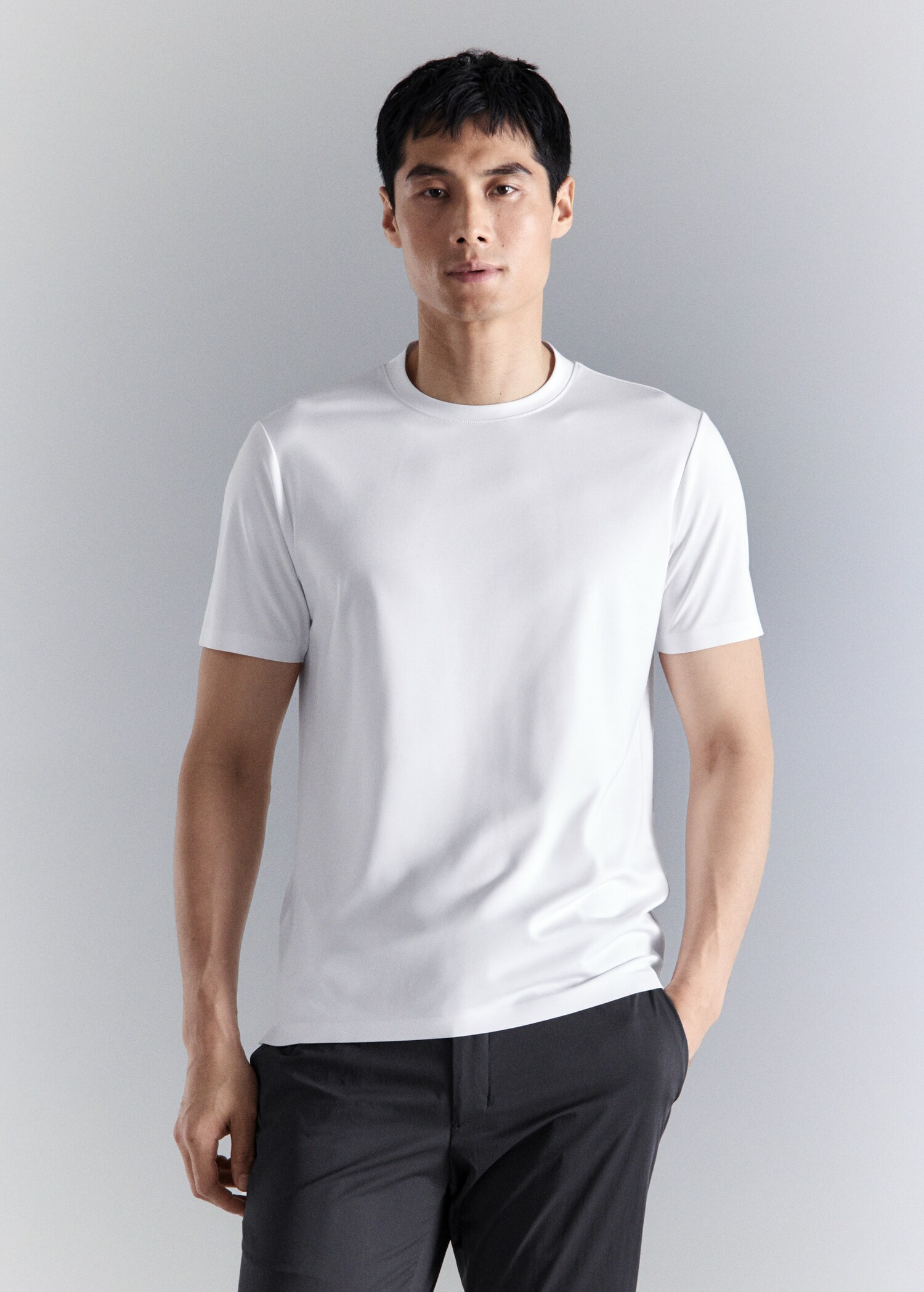 Slim Fit-T-Shirt aus Komfort-Stretchgewebe - Mittlere Ansicht