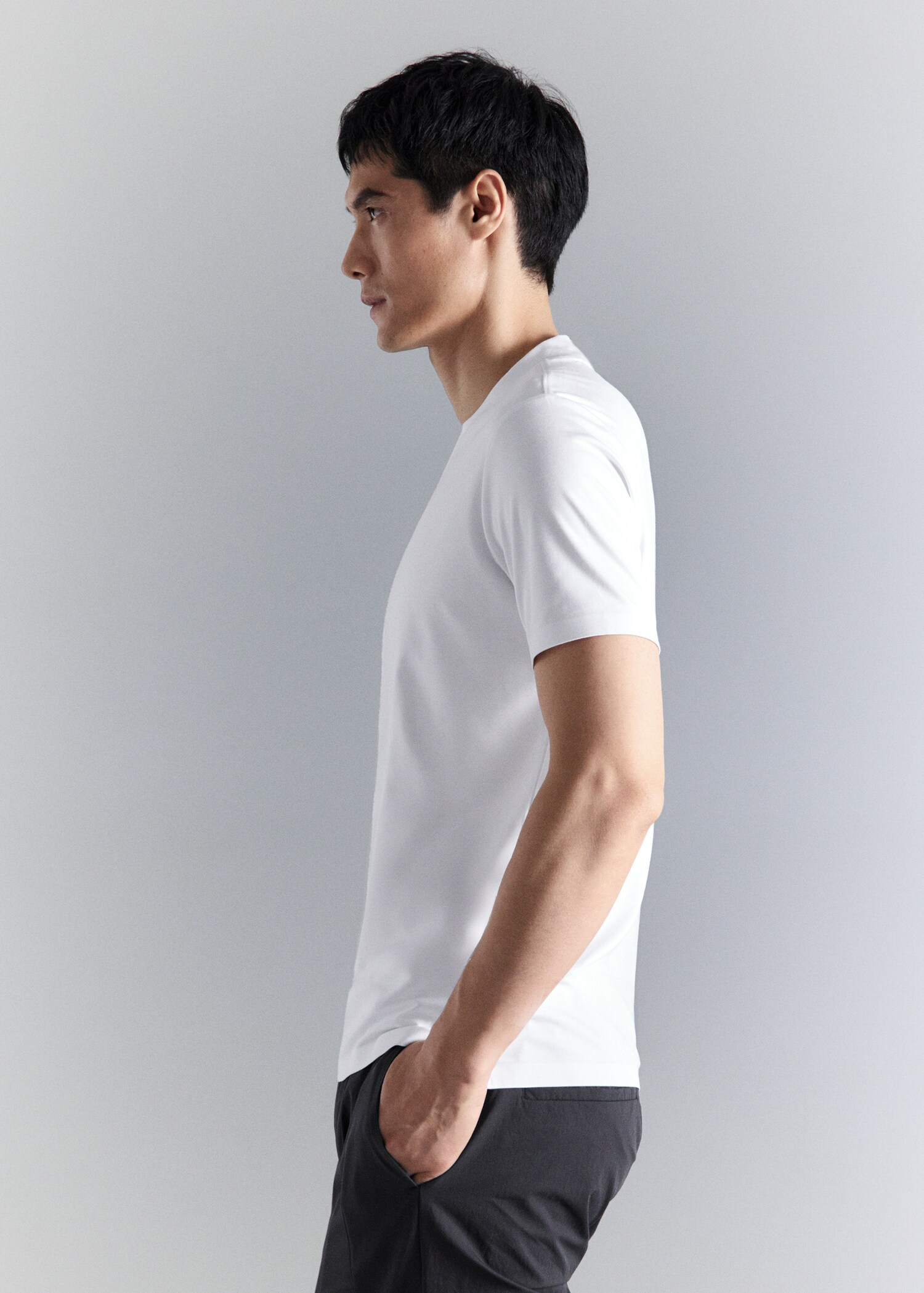Slim Fit-T-Shirt aus Komfort-Stretchgewebe - Detail des Artikels 2