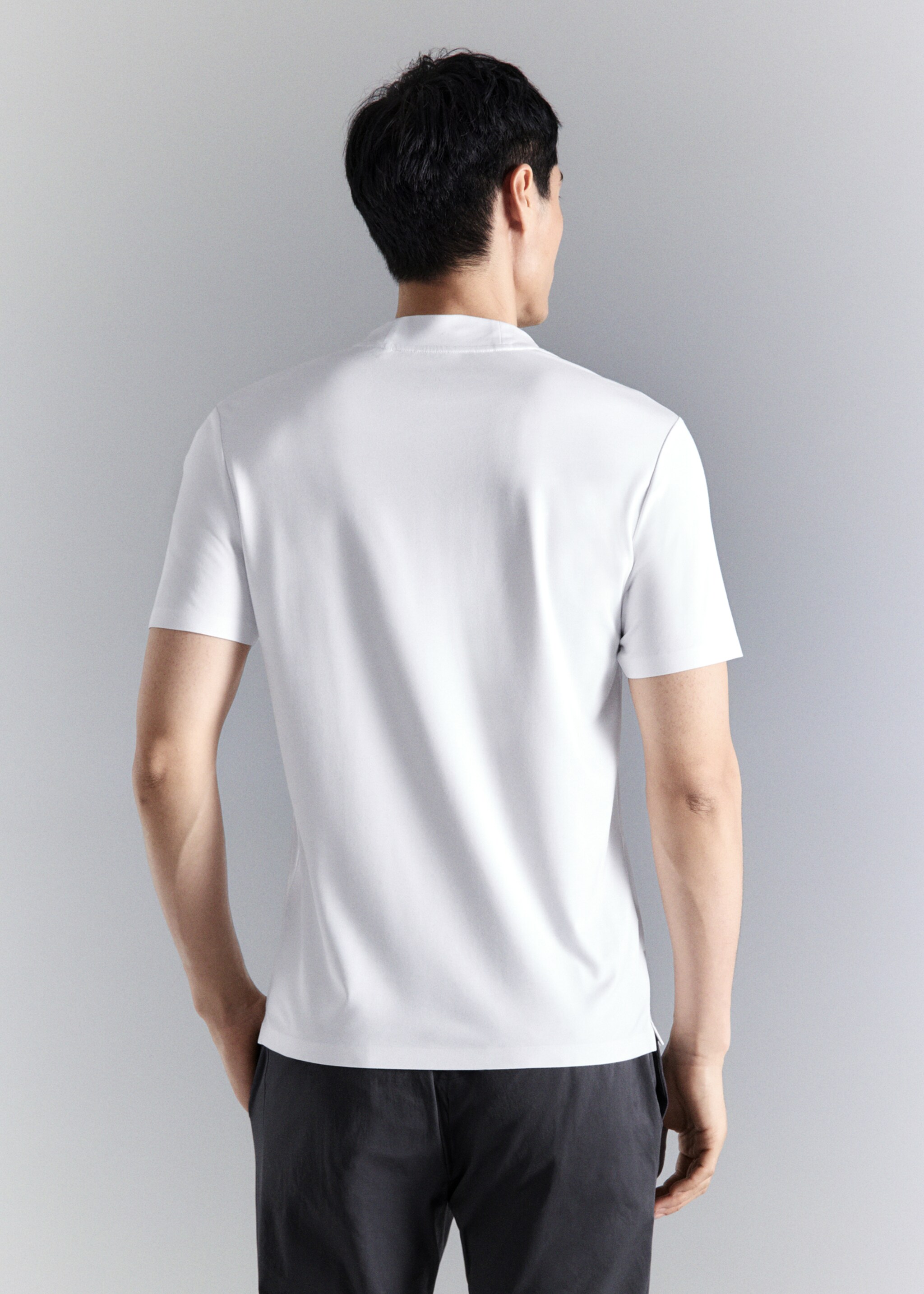 Slim Fit-T-Shirt aus Komfort-Stretchgewebe - Rückseite des Artikels, Weiß. Ref: 27034426-00.