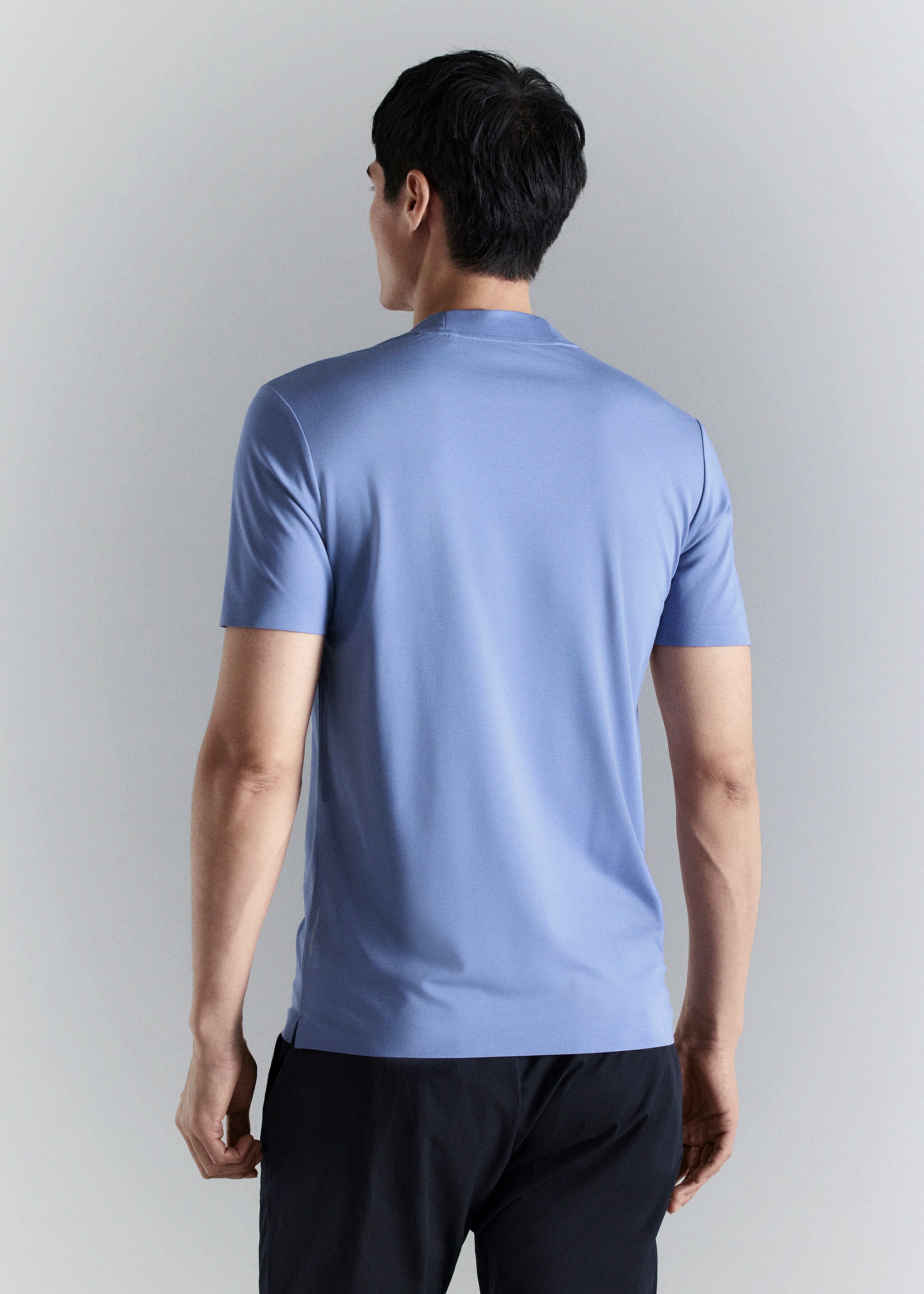 Slim Fit-T-Shirt aus Komfort-Stretchgewebe - Rückseite des Artikels, Porzellanblau. Ref: 27034426-00.