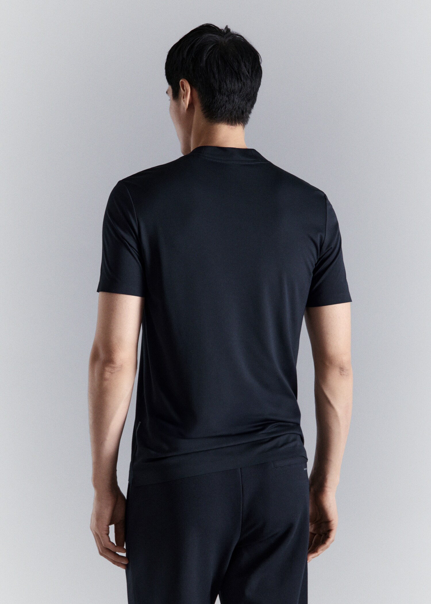 Slim Fit-T-Shirt aus Komfort-Stretchgewebe - Rückseite des Artikels