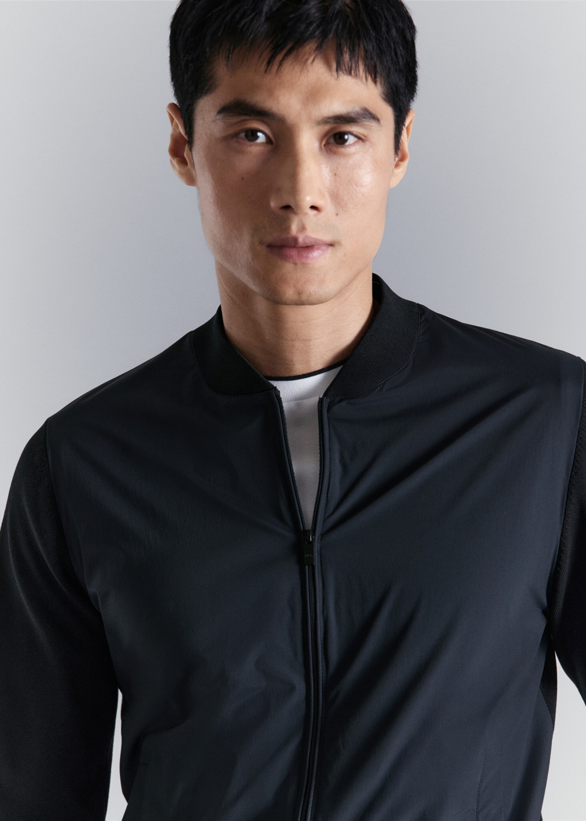 Combined bomber jacket in knit - Details of the article 1, Navy. Ref: 27034429-00.