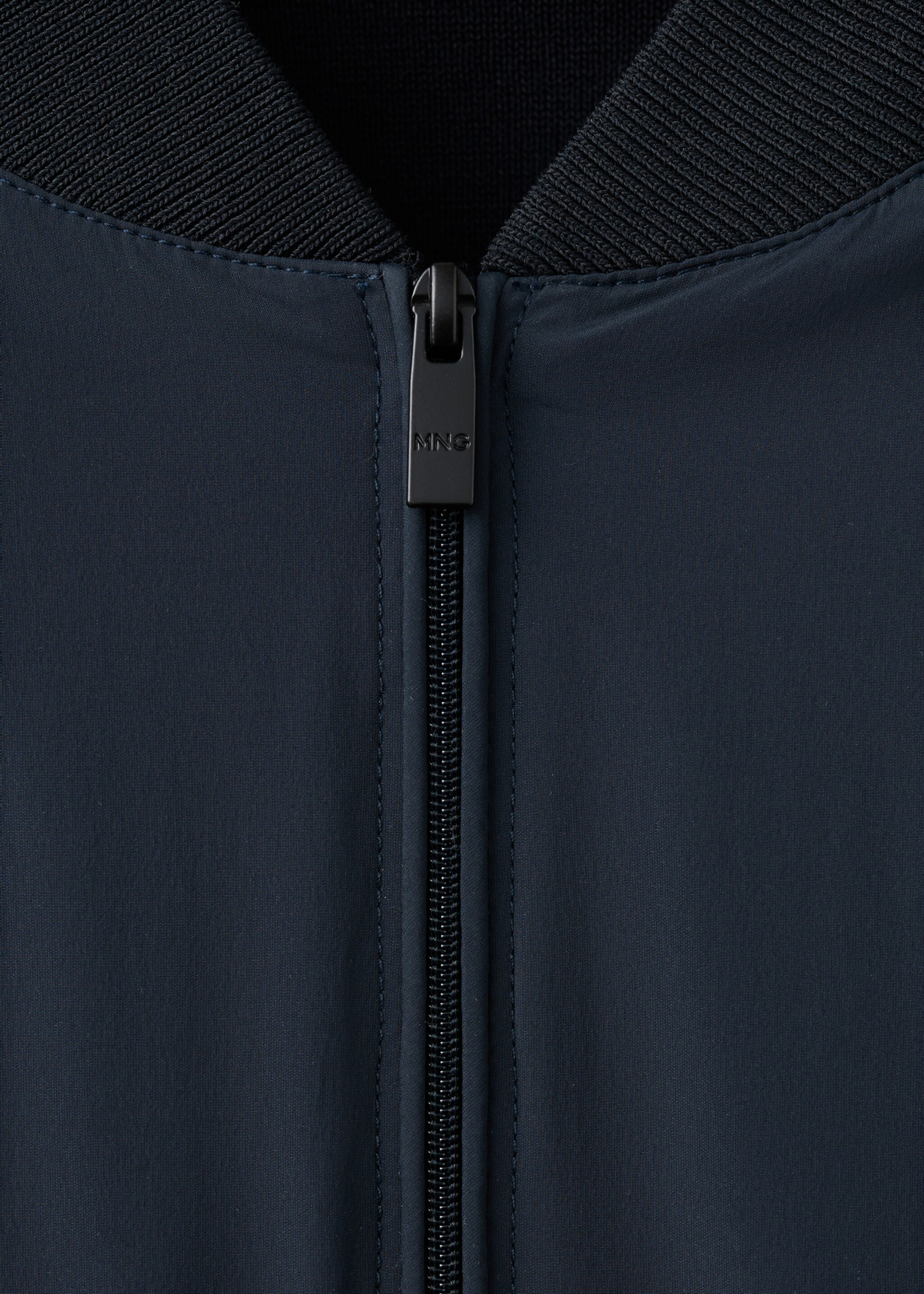 Combined bomber jacket in knit - Details of the article 8, Navy. Ref: 27034429-00.