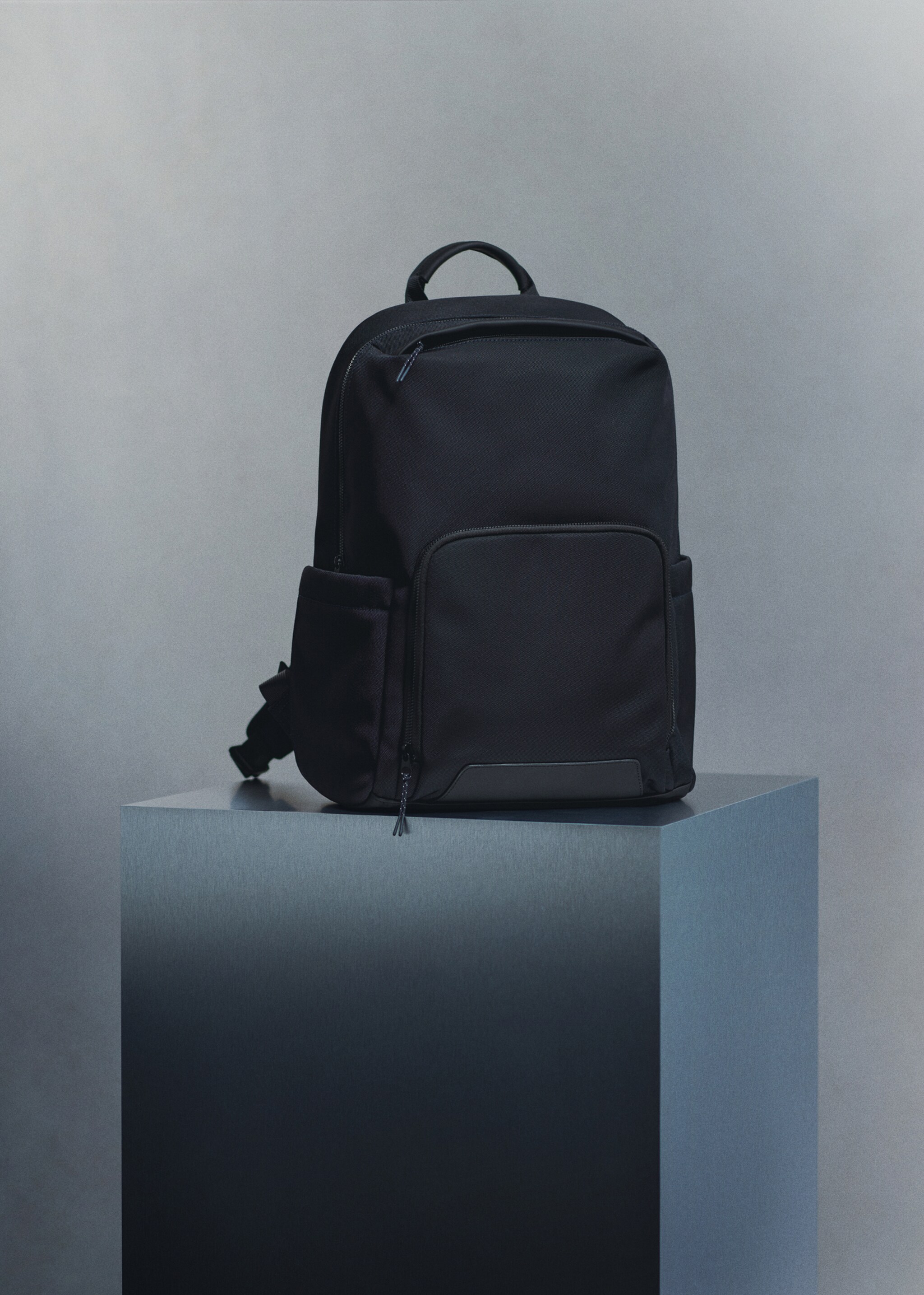 Multifunctional water-repellent backpack with pockets - Details of the article 9, Navy. Ref: 27034430-00.