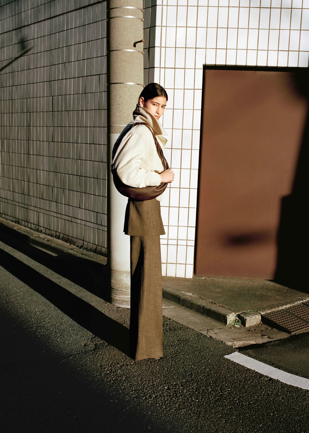 Oversized jacket with gathered waist - image 4