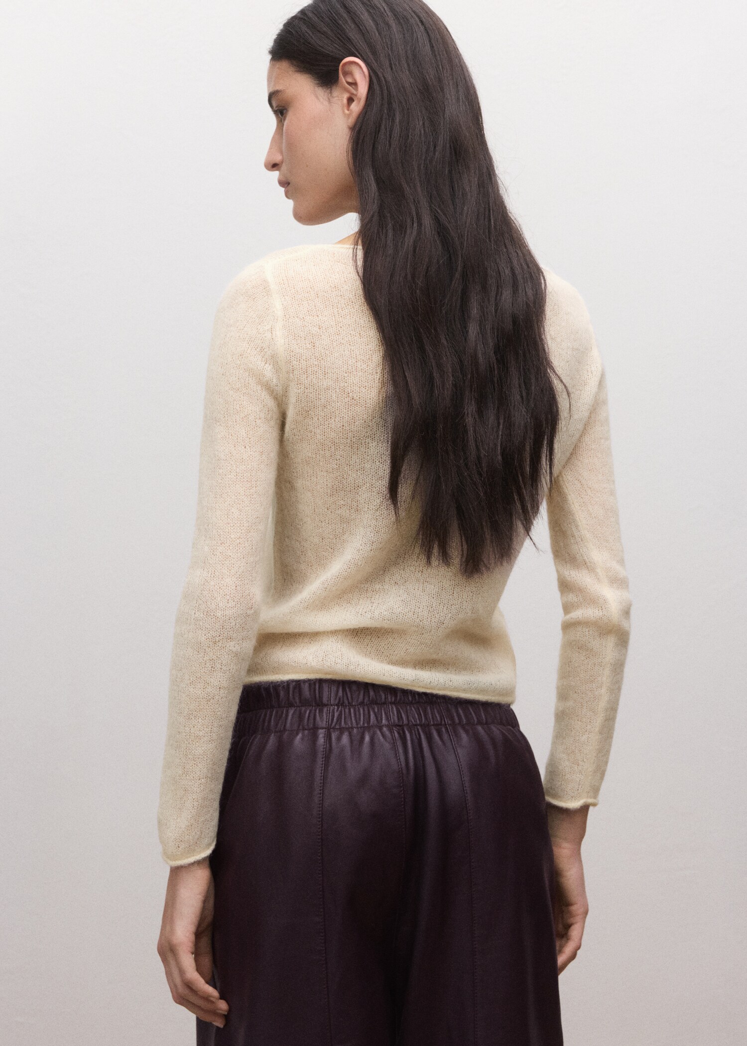 Semi-transparent alpaca sweater - Reverse of the article