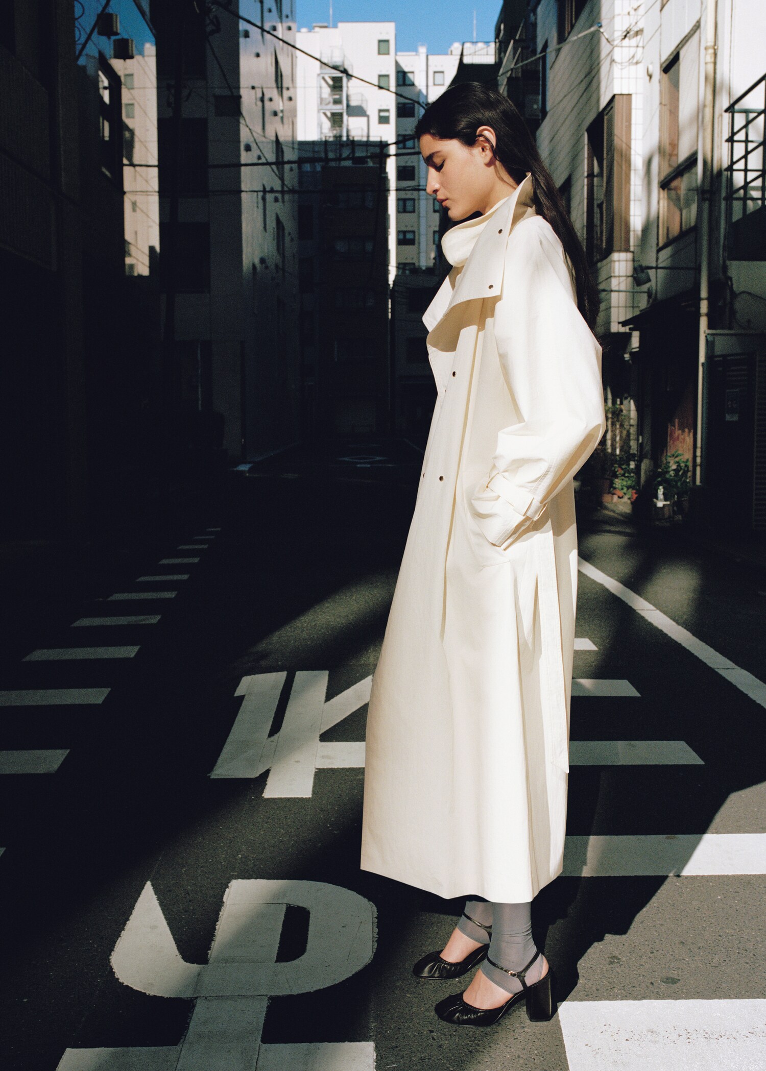 Long funnel neck belted trench coat - Details of the article 6