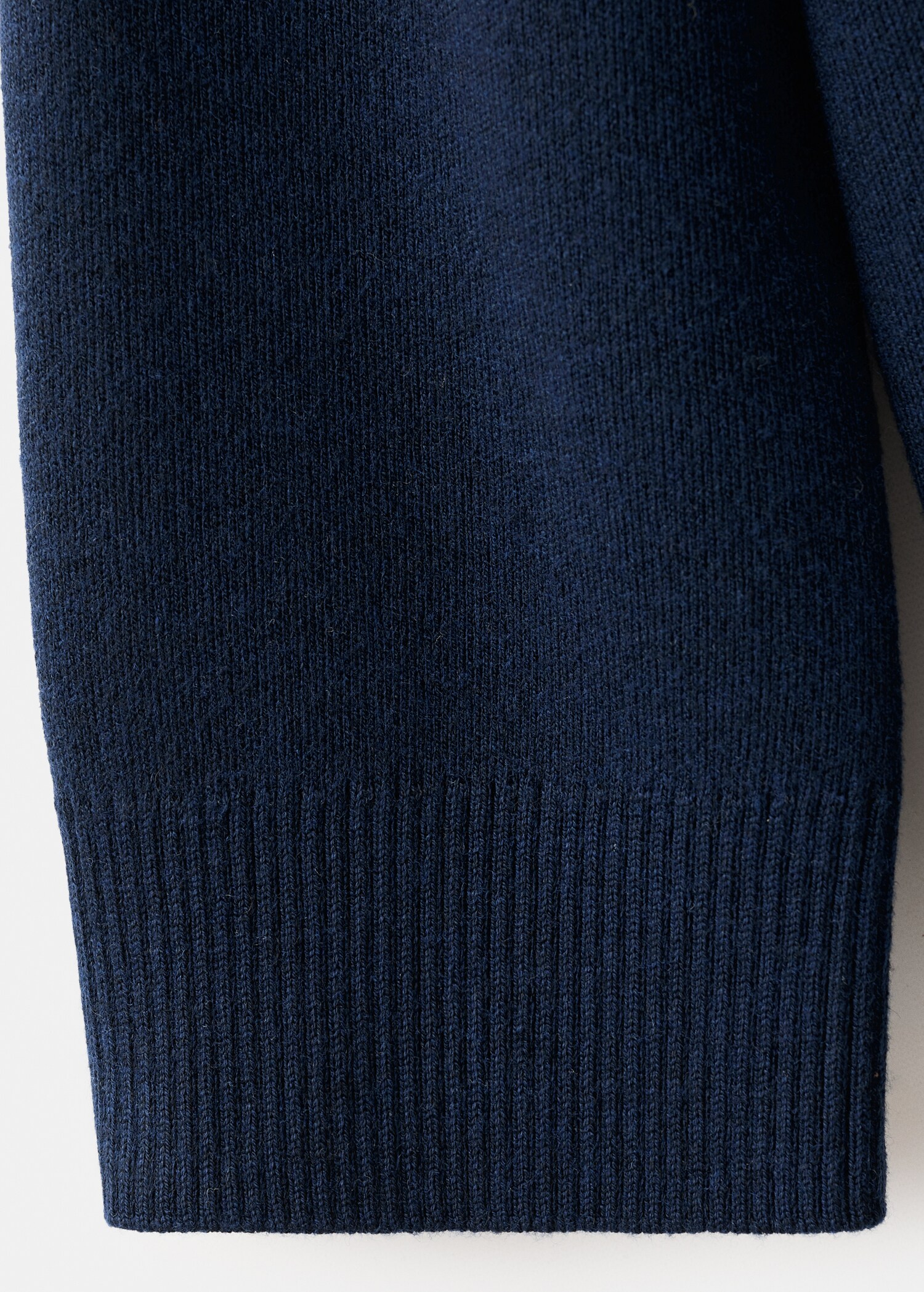 V-neck knitted cardigan - Details of the article 0