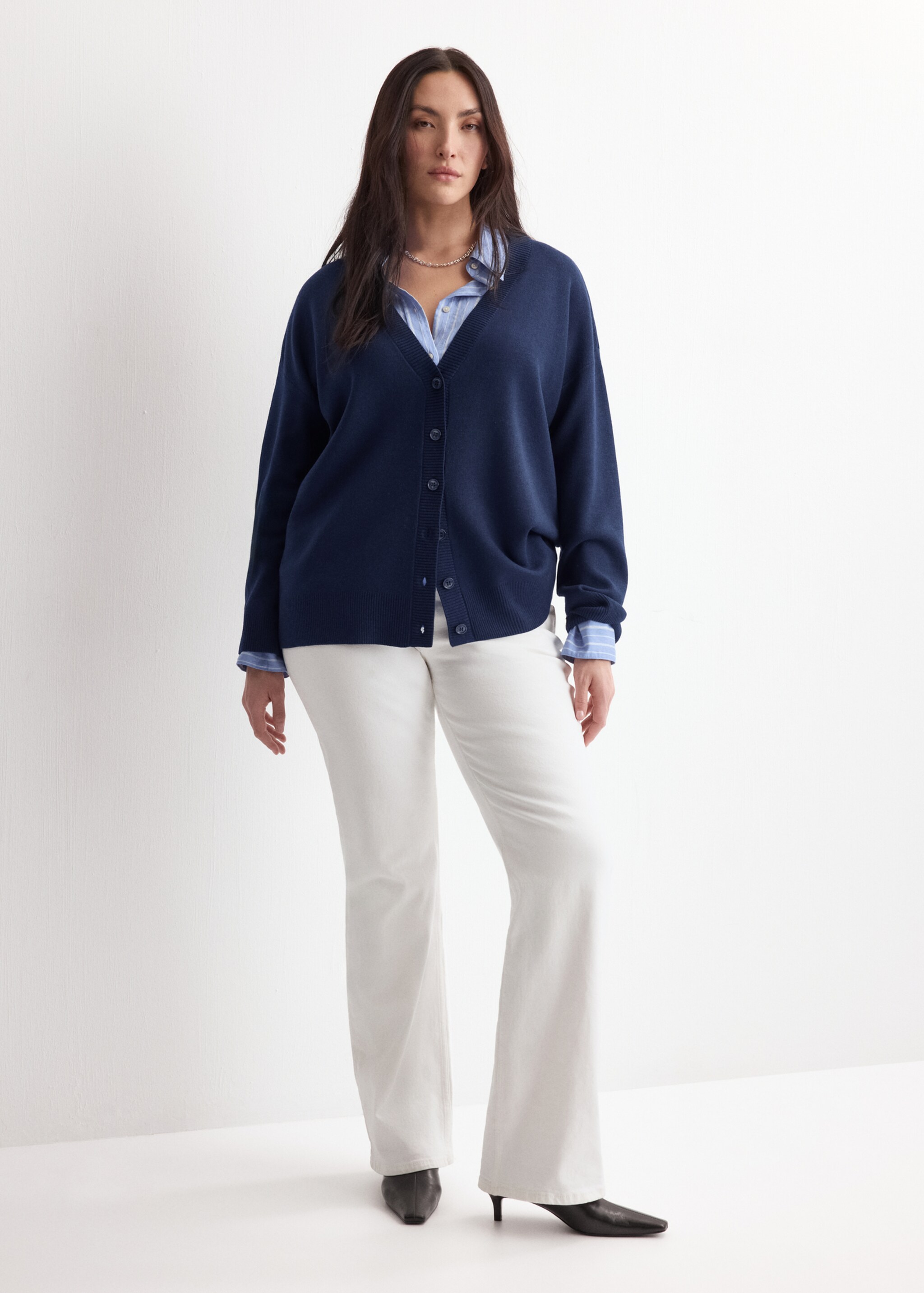 V-neck knitted cardigan - Details of the article 3, Dark Navy. Ref: 27034774-00.