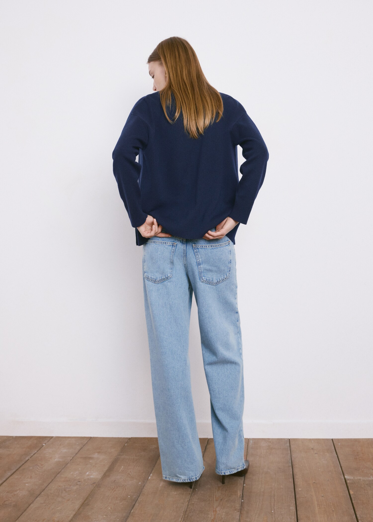 Трикотажный кардиган с V-образной горловиной - Обратная сторона изделия