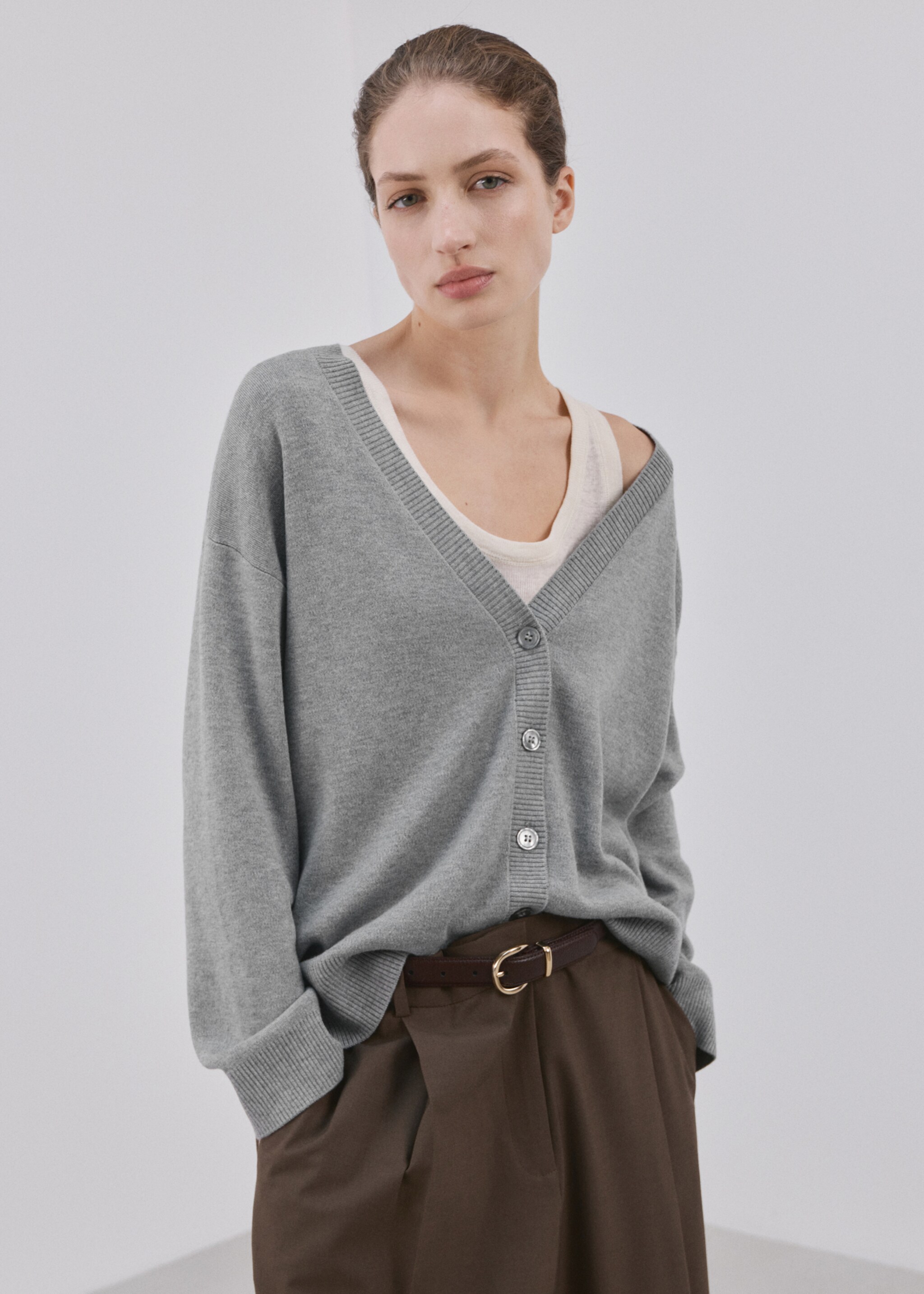 V-neck knitted cardigan - Medium plane, Medium Heather Grey. Ref: 27034774-00.