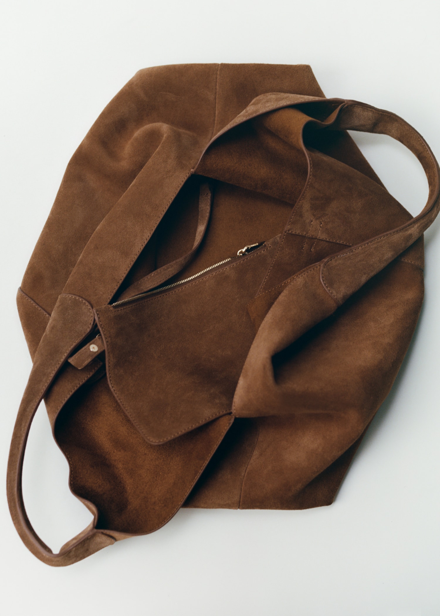 Suede shoulder bag with stitching - Details of the article 9