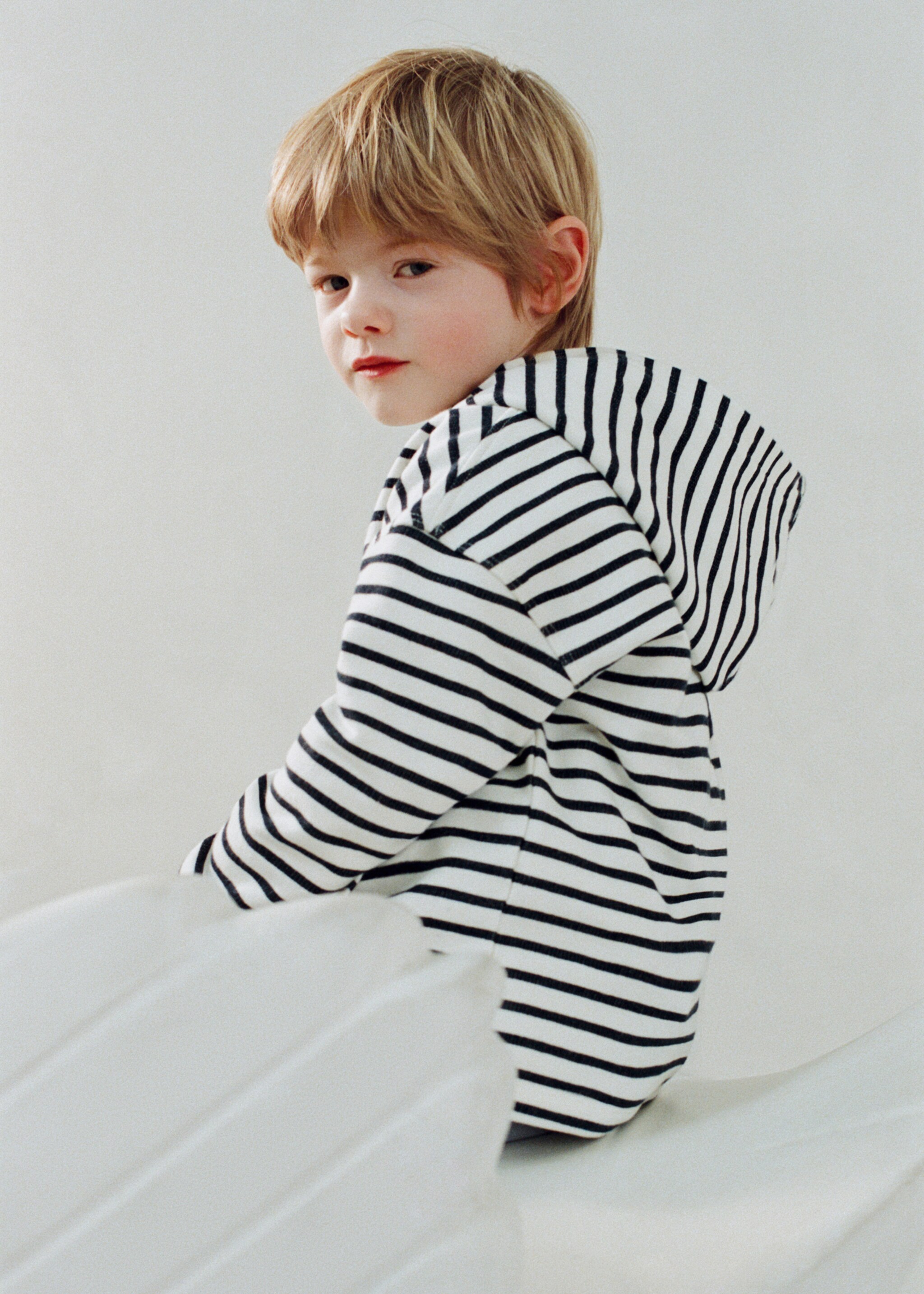 Striped hooded sweatshirt - Details of the article 5, Navy. Ref: 27035147-00.