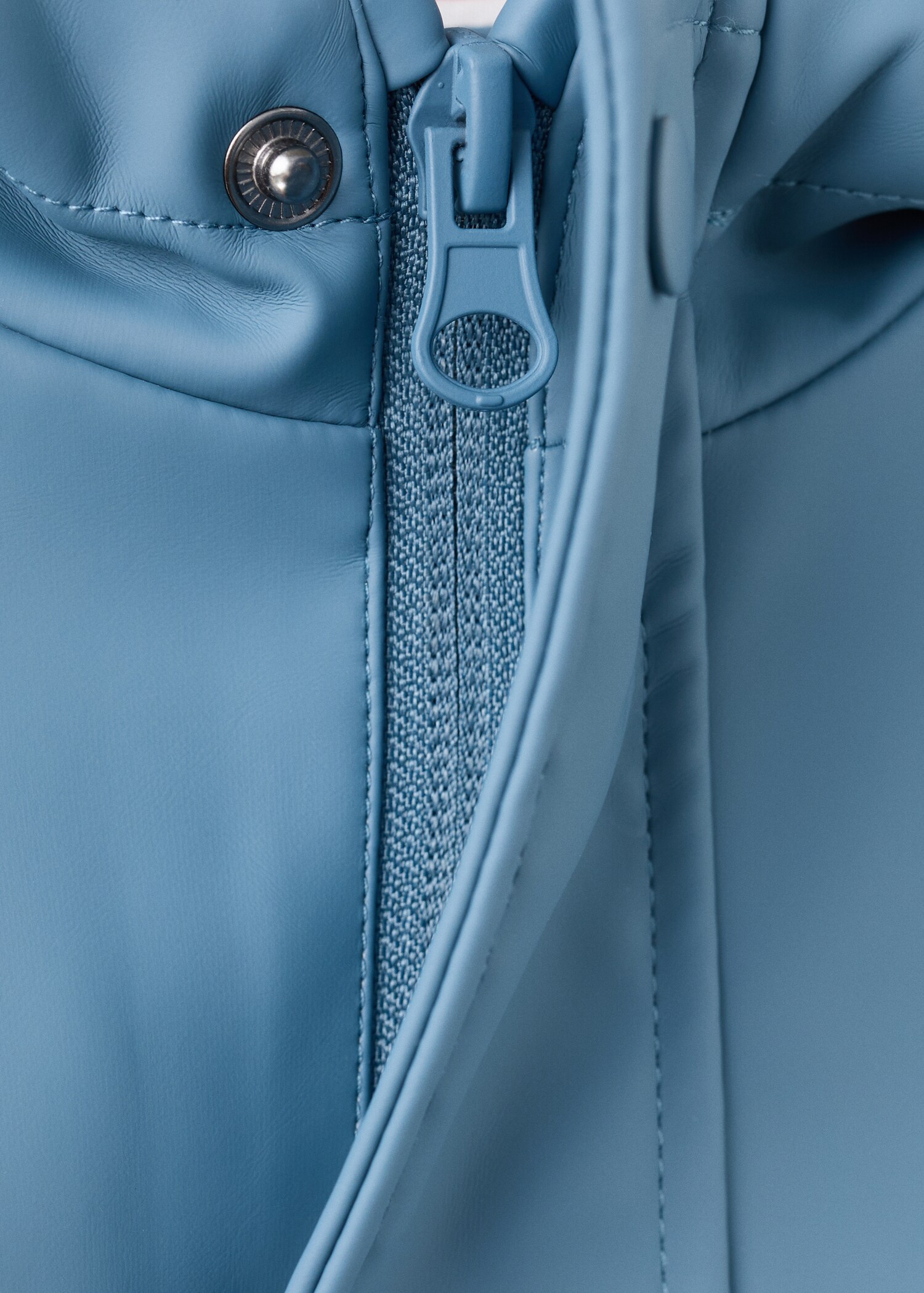 Rubberised parka with hood - Details of the article 8